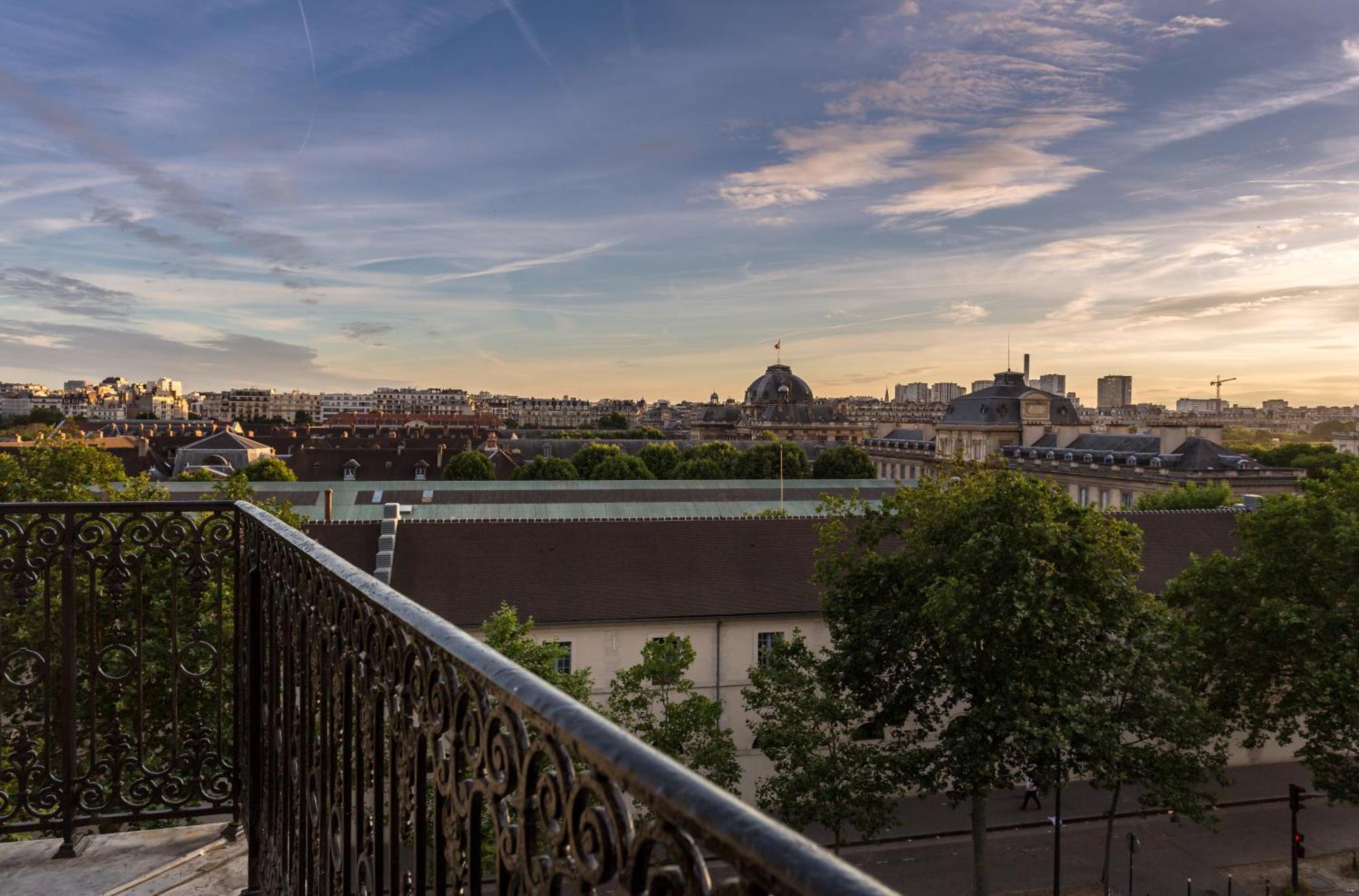 Prestige Double Room Comtesse Eiffel Tower Front View Balcony