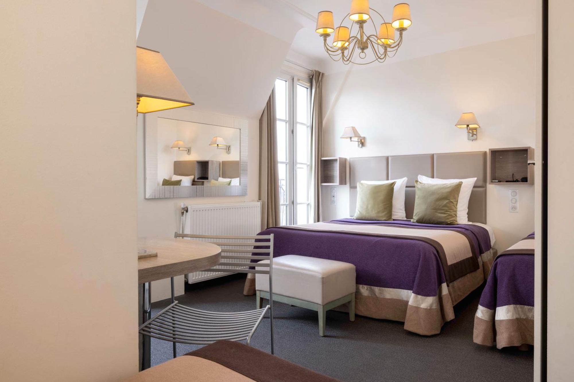 Quadruple Room Tour Eiffel view