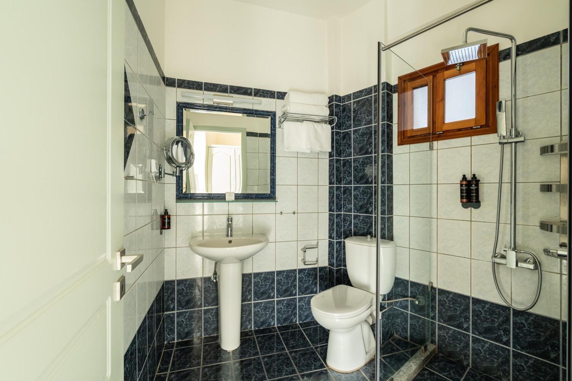 Two-Bedroom Apartment Side Sea View