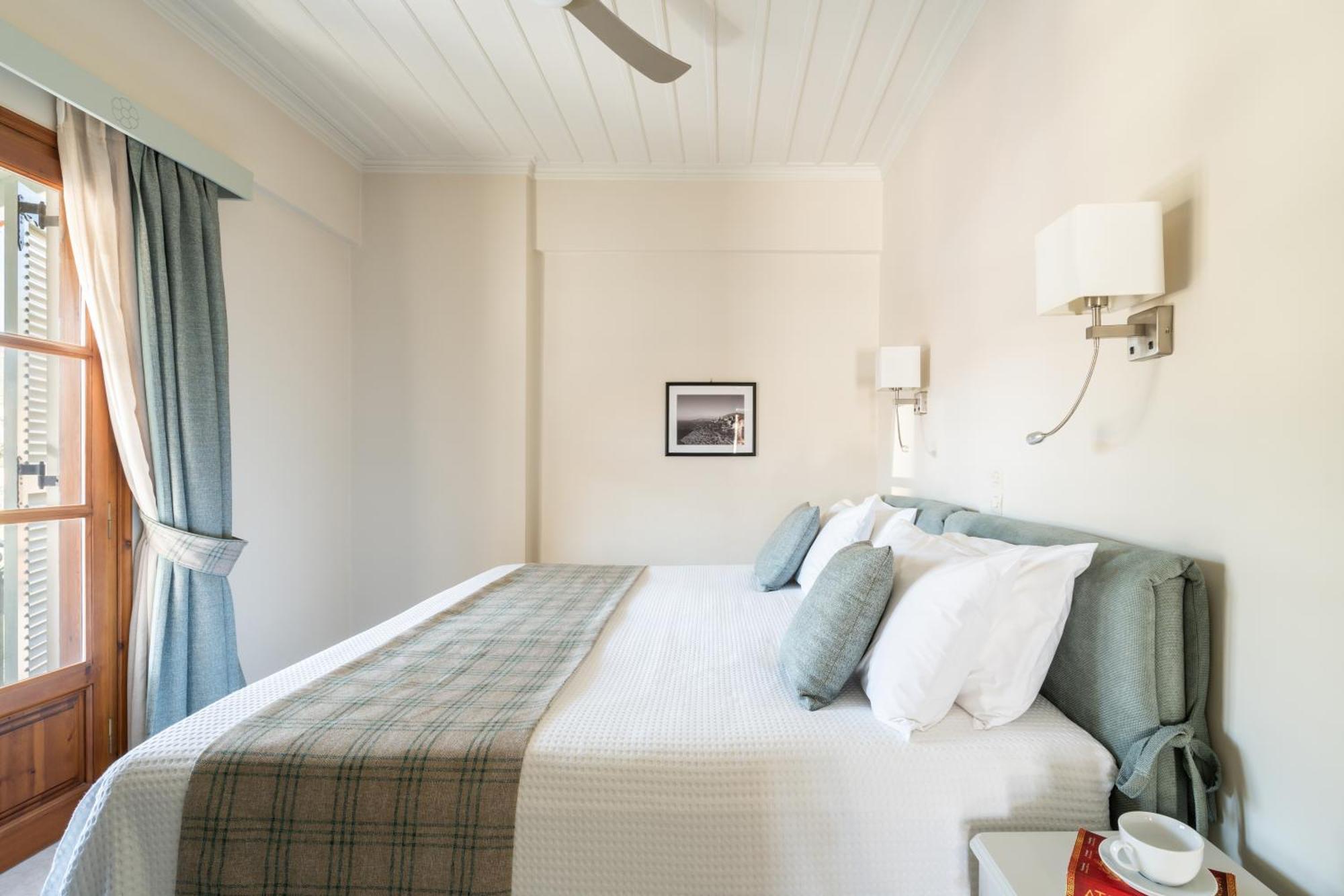 Two-Bedroom Apartment Side Sea View