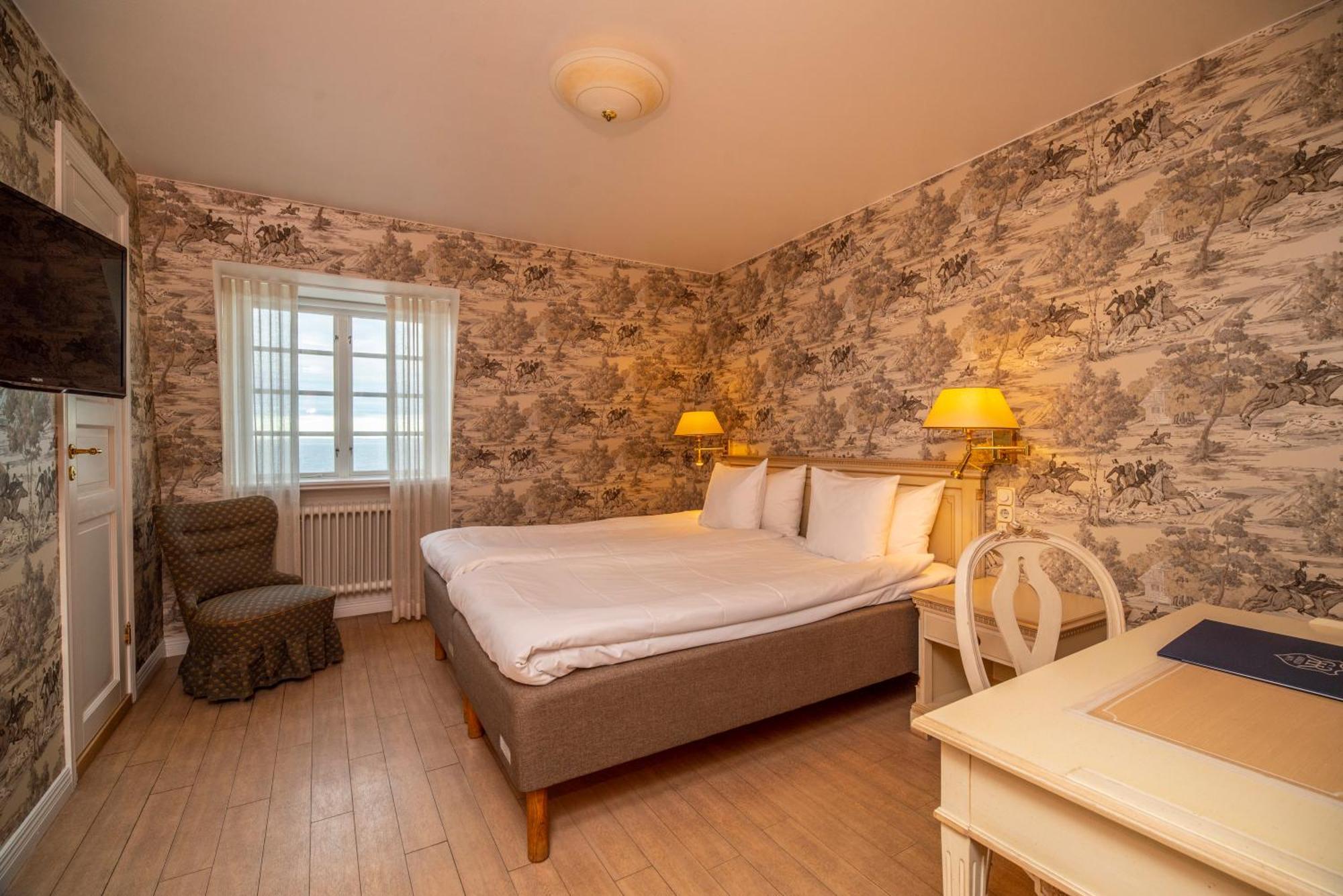 Double or Twin Room in Main Building with Sea View