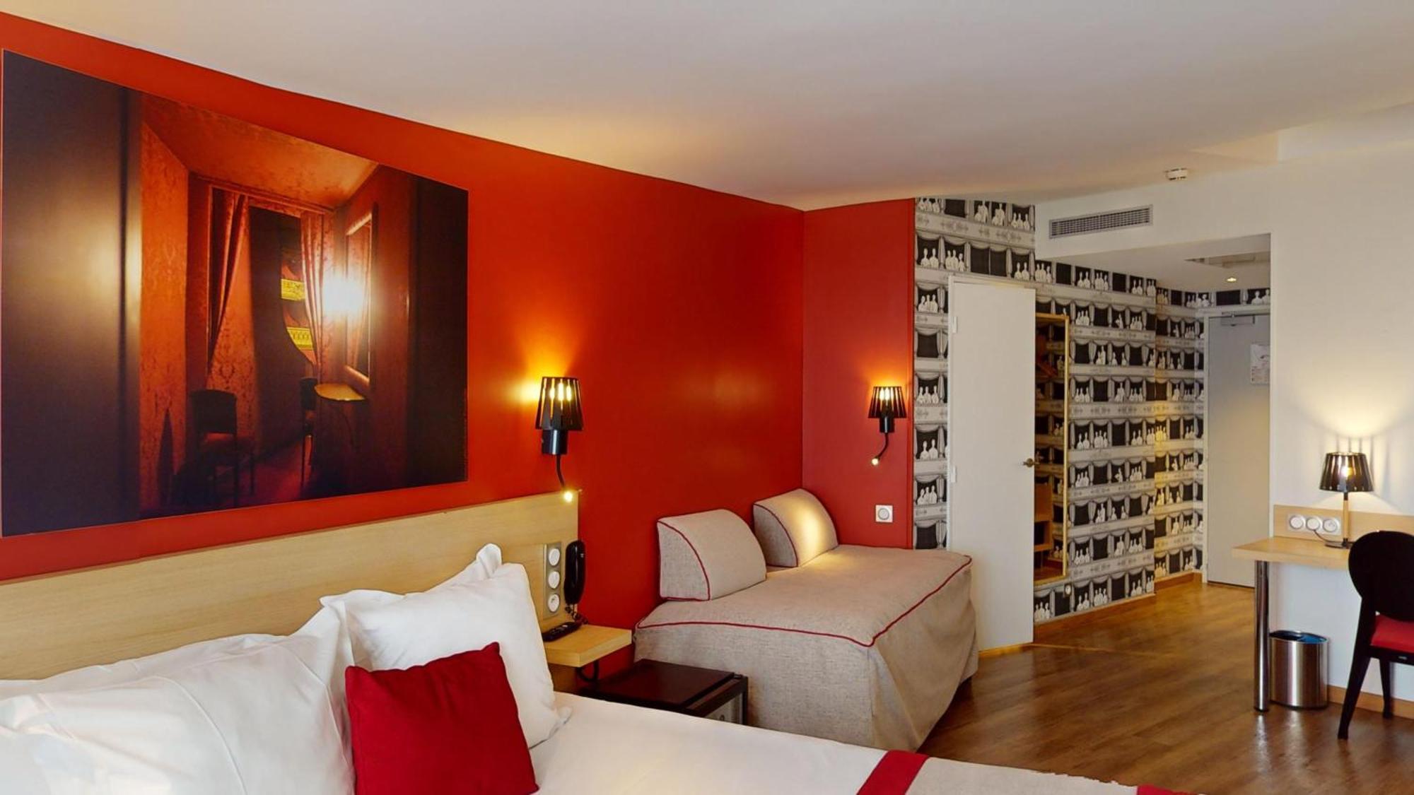 Queen Room Single Bed