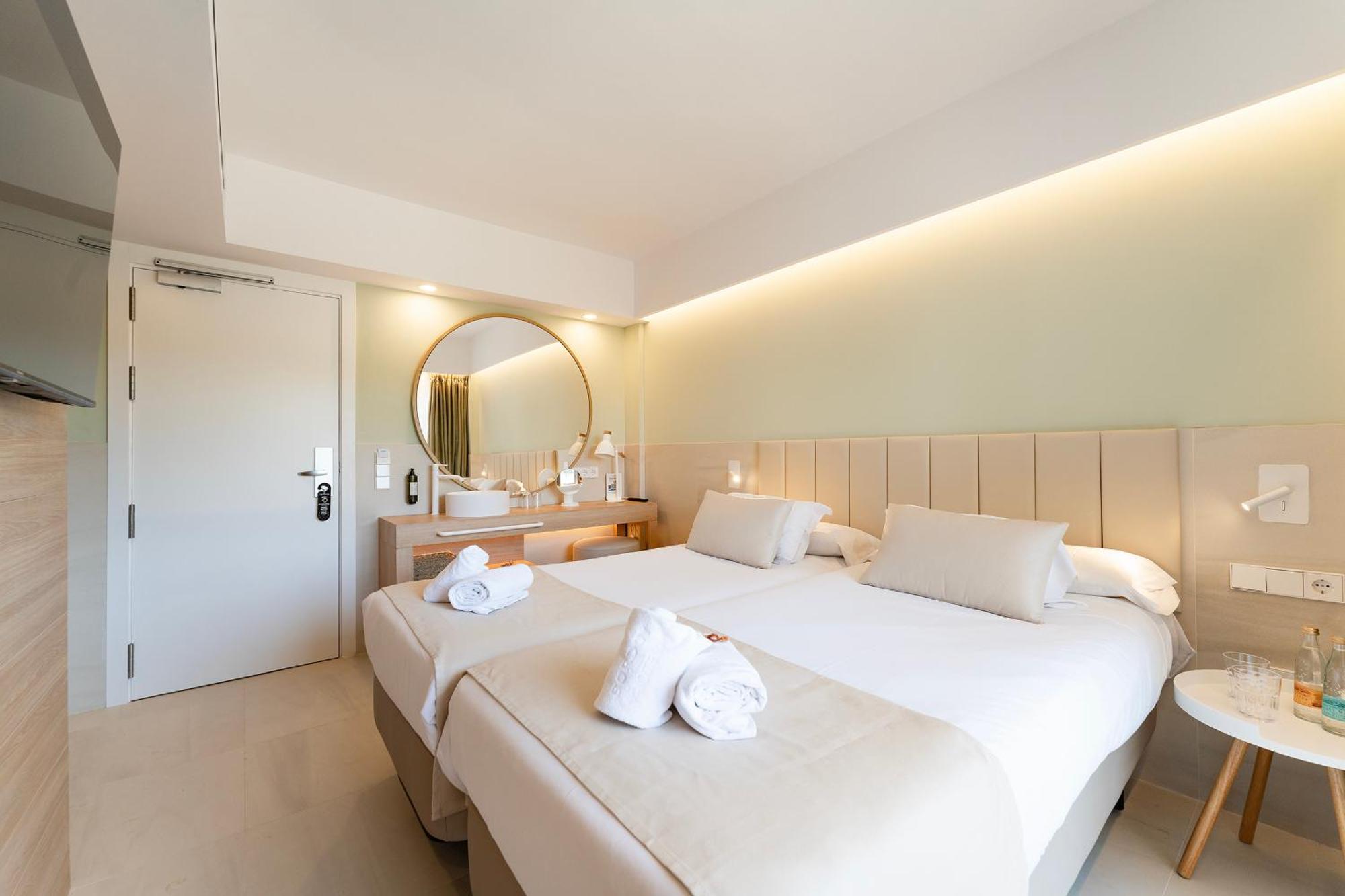 Twin Room,1604076078:JPEG