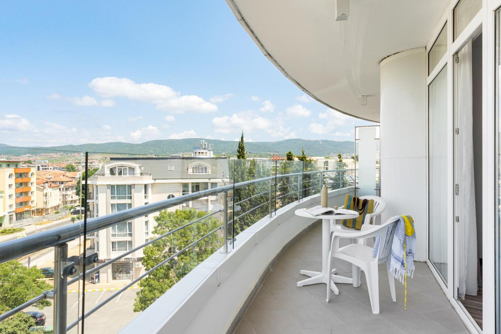 One-Bedroom Apartment Balcony,1604872645:JPEG