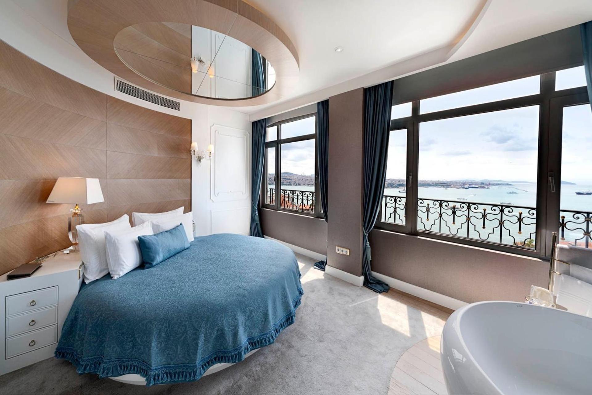 Corner Suite Bosphorus View Lounge Access,1605390463:JPEG