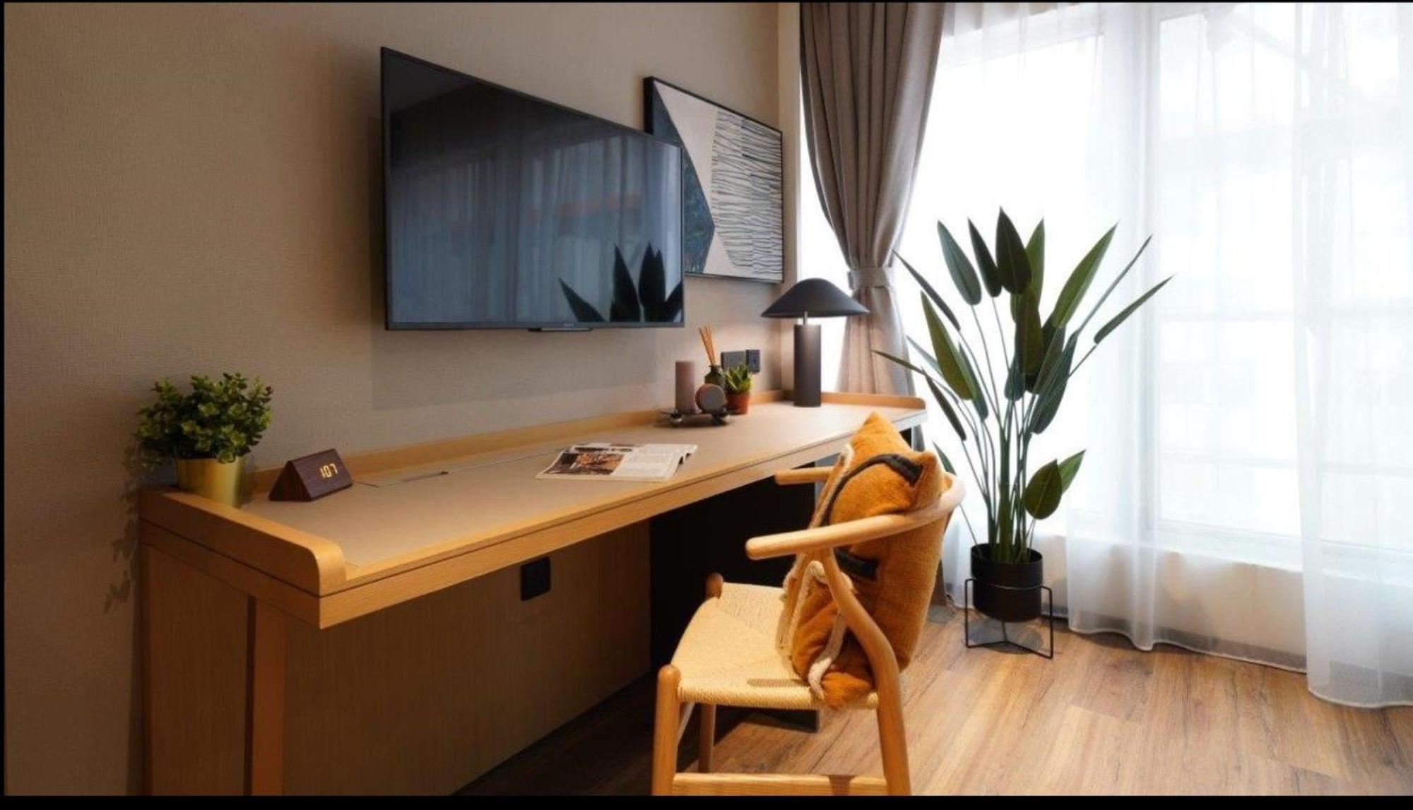 Executive King Room Bathtub