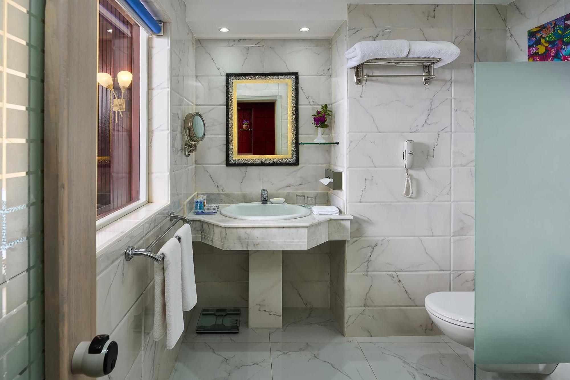 Elegant Sea View Room
