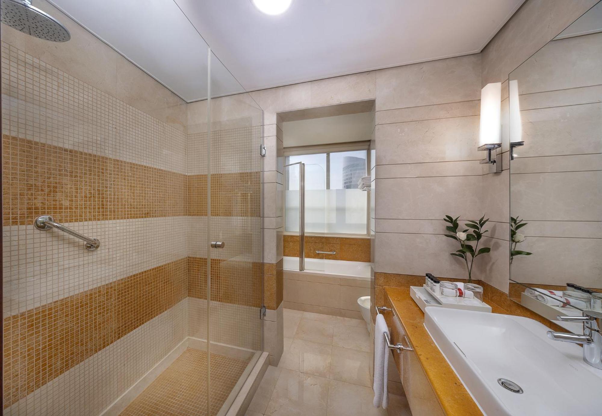 Suite Inclusive of One Way Dubai Airport Drop Off & Club Lounge Access