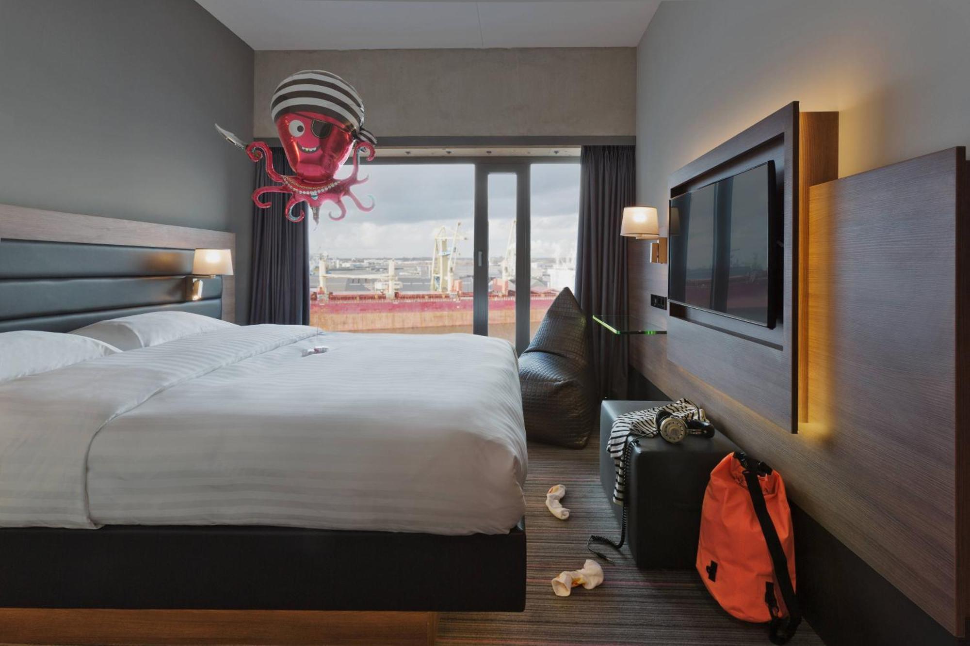 Double Room Moxy Sleeper Lookout Queen