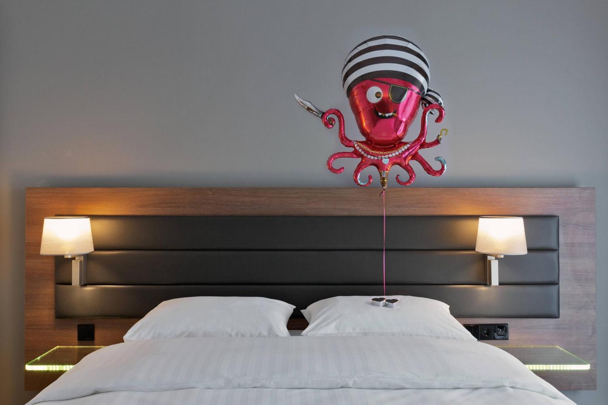 Double Room Moxy Sleeper Lookout Queen