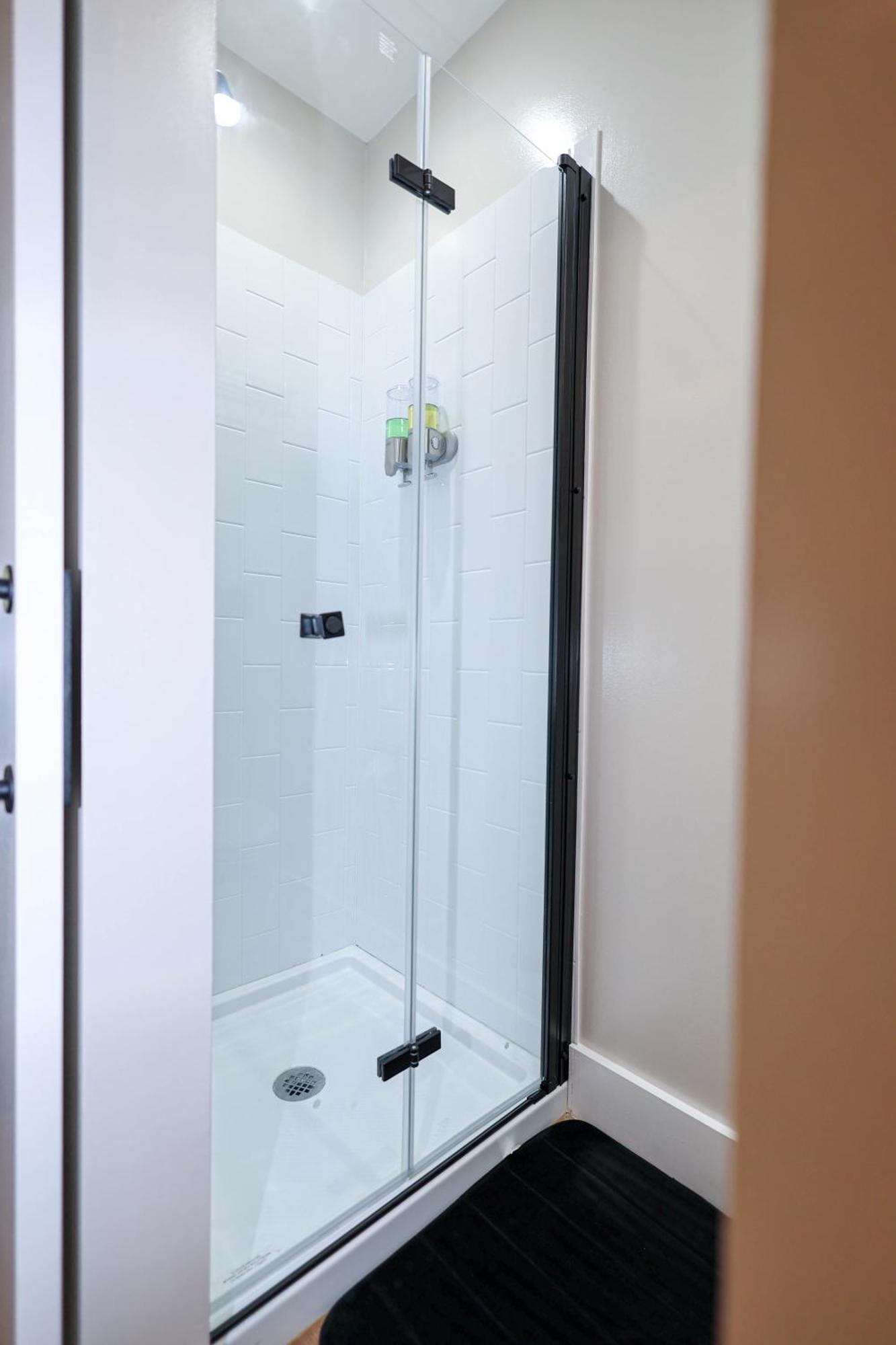 Standard Queen Room,1654250696:JPEG