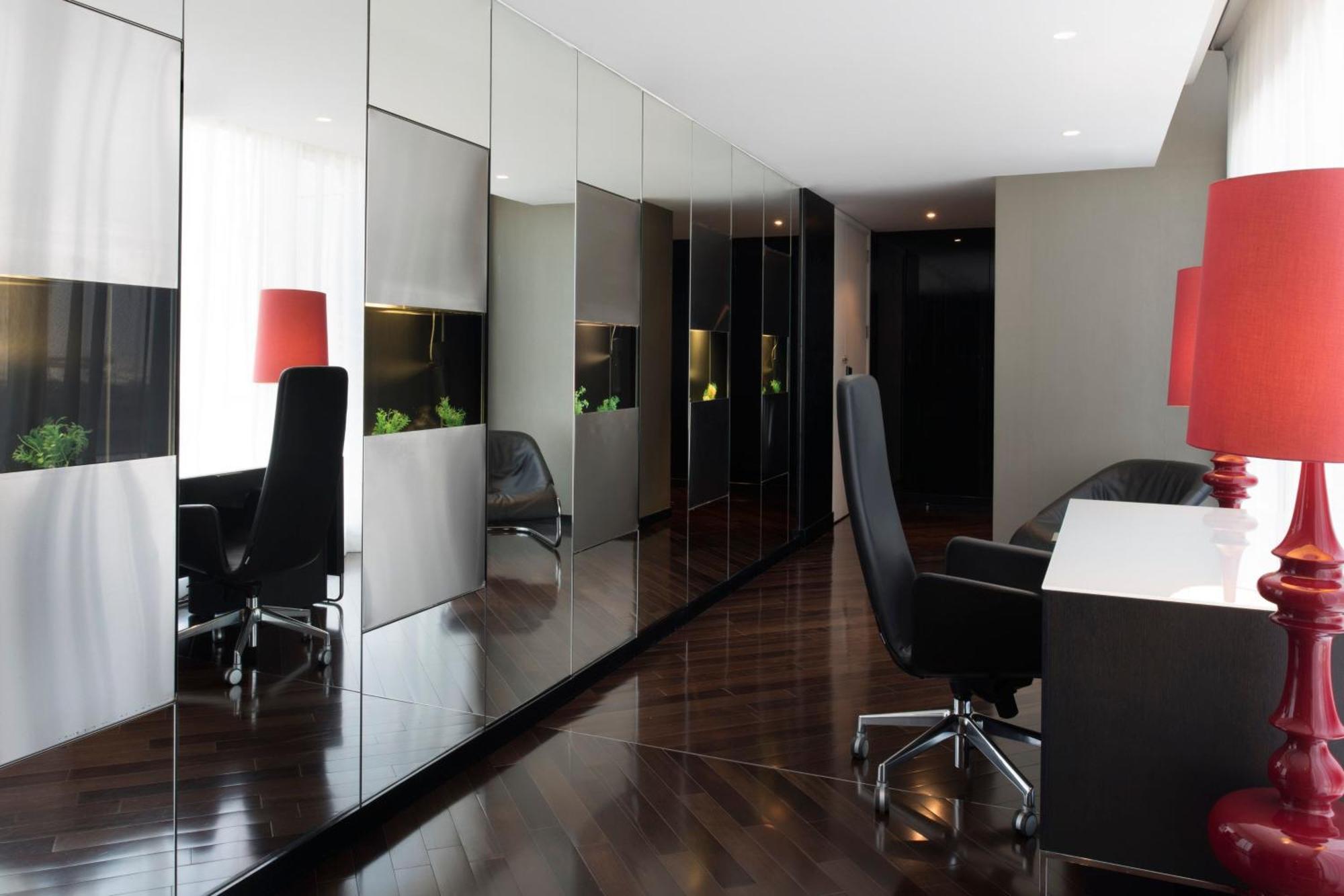 Penthouse One-Bedroom Presidential King Suite Sea View