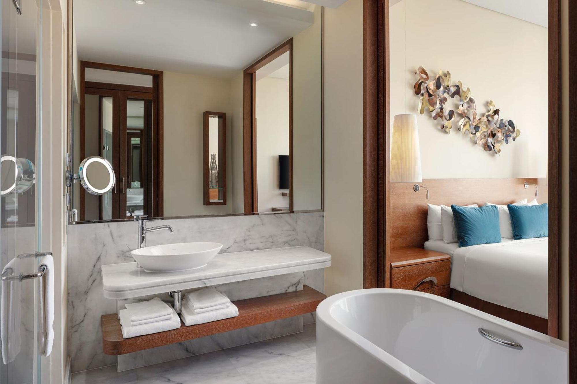 Executive Premier King Room Lounge Access