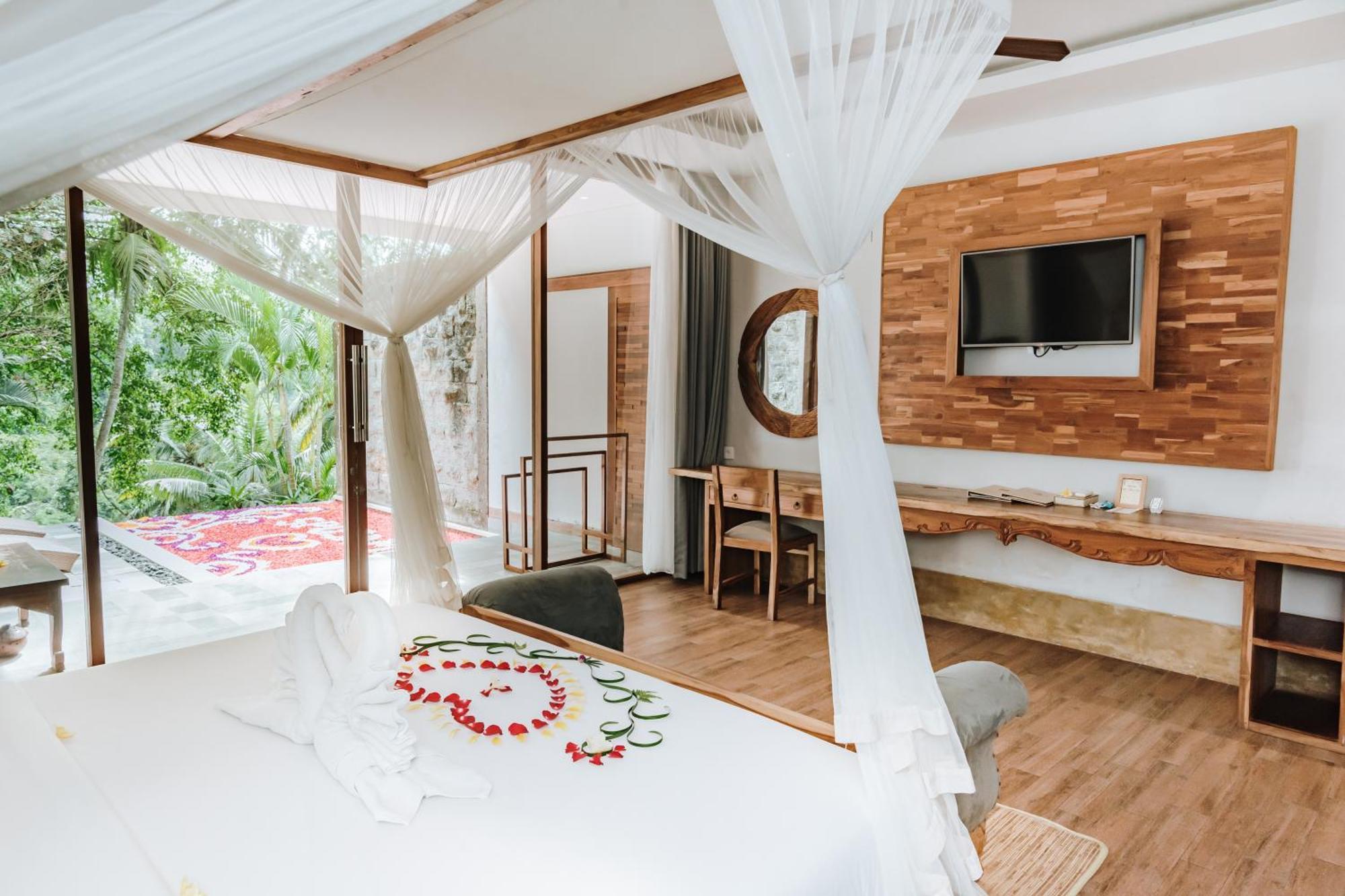 Honeymoon at One-Bedroom Pool Villa River View
