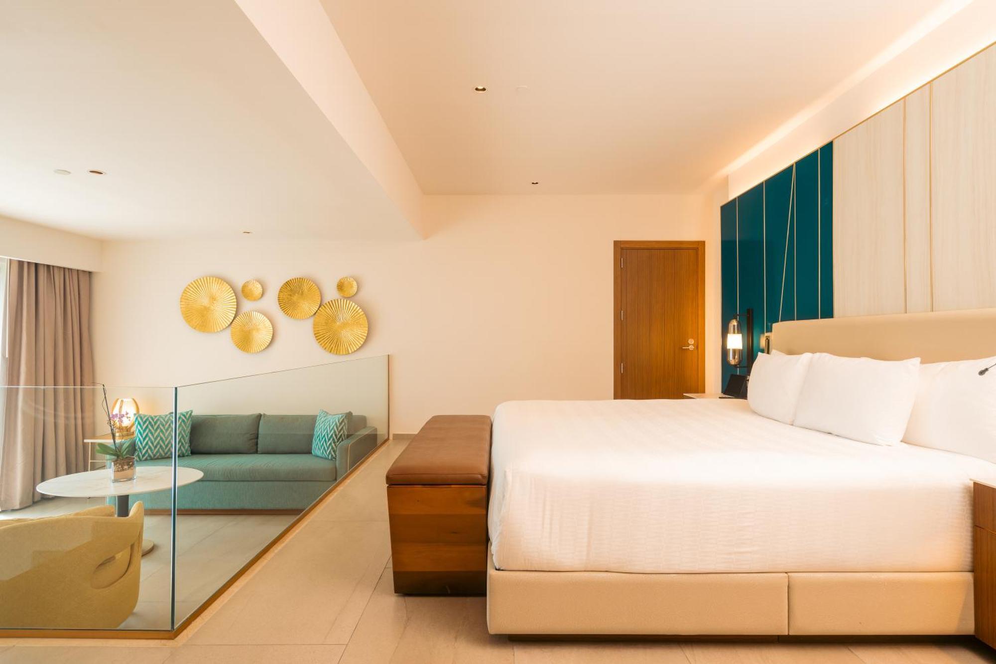 Caribbean Suite King & Sofa