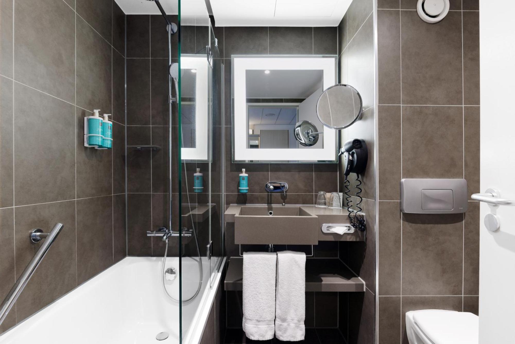 Superior double room with sofa bed,1661105733:JPEG