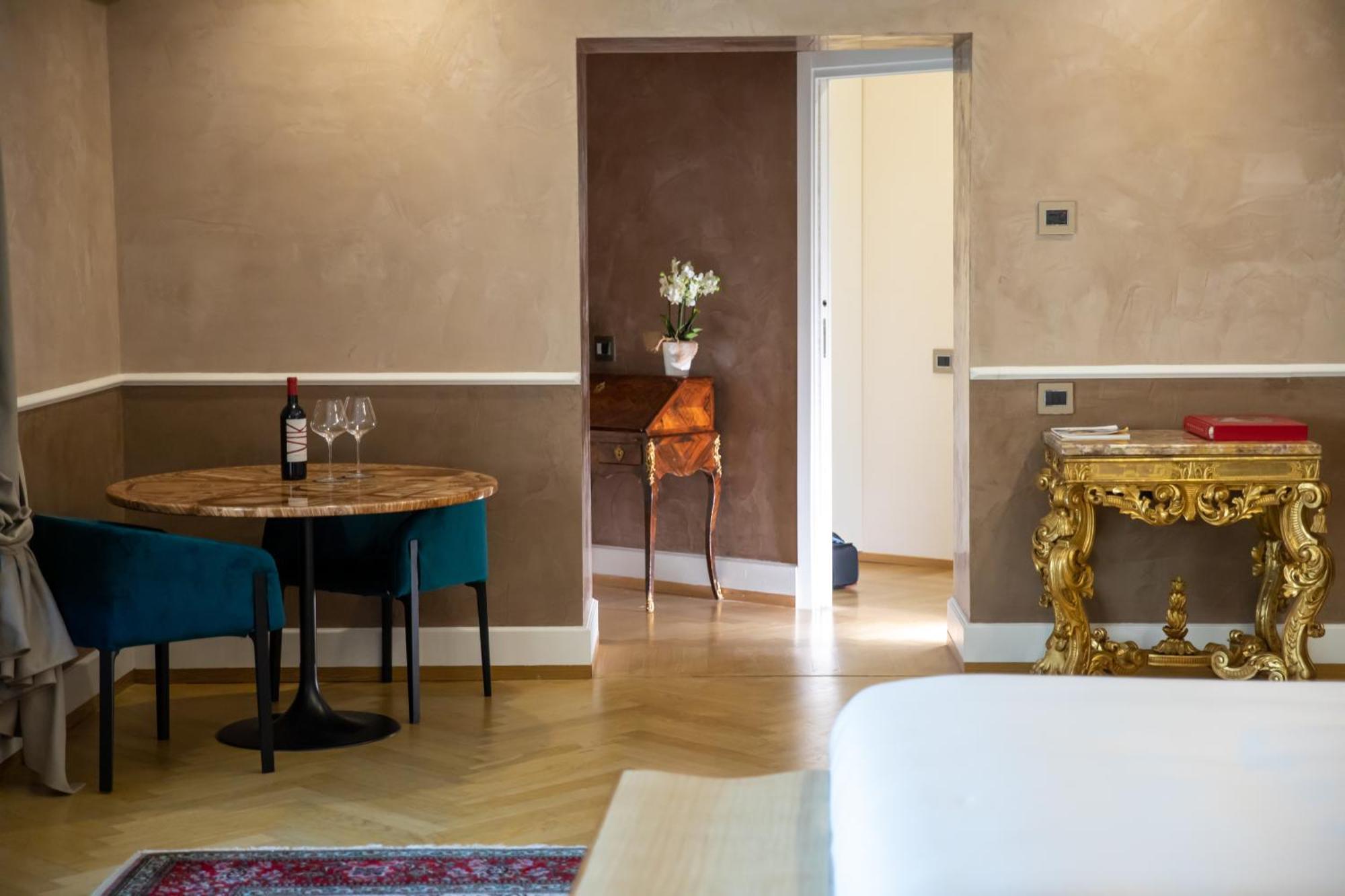 Vik Presidential Suite