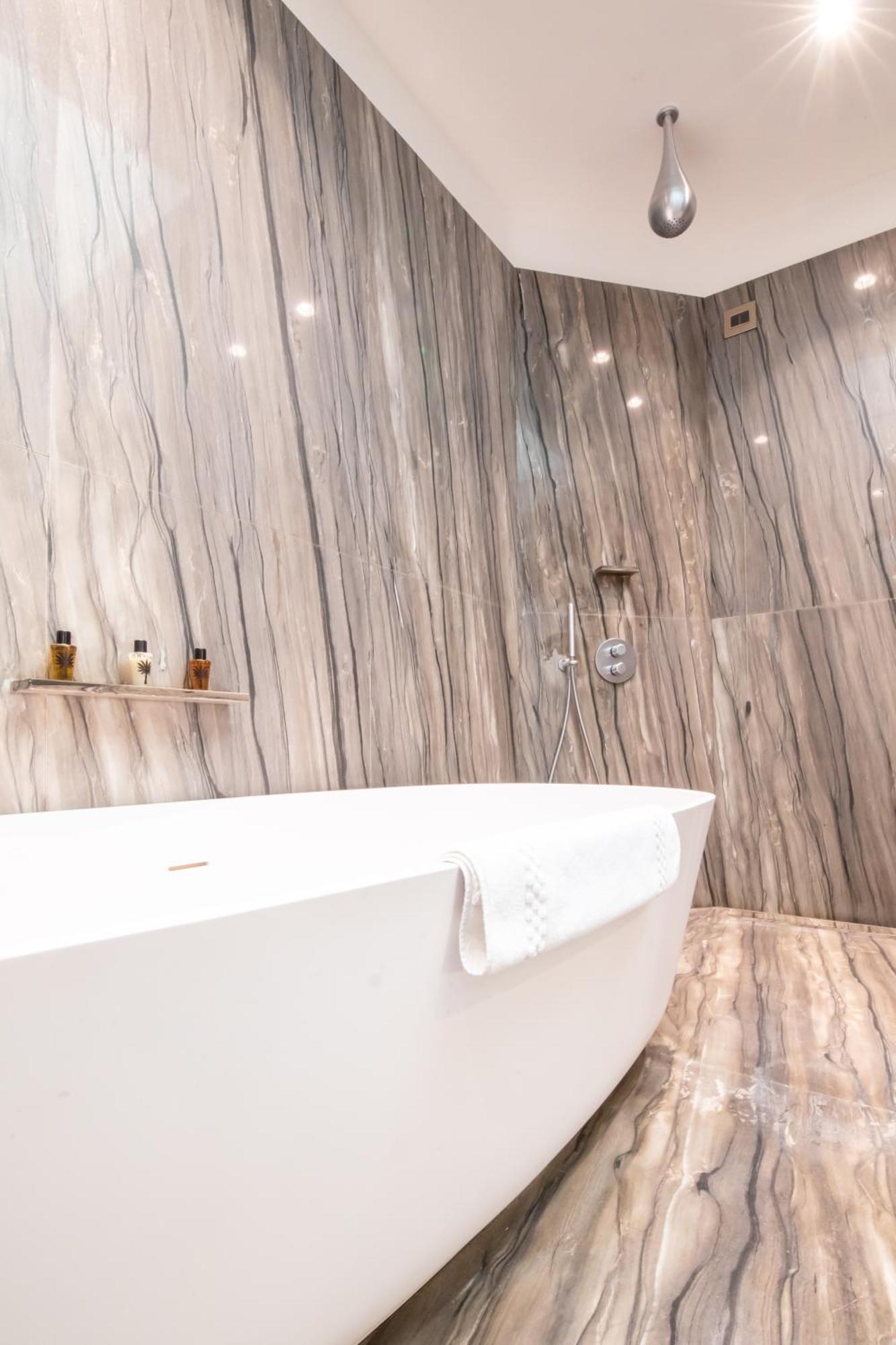 Vik Presidential Suite