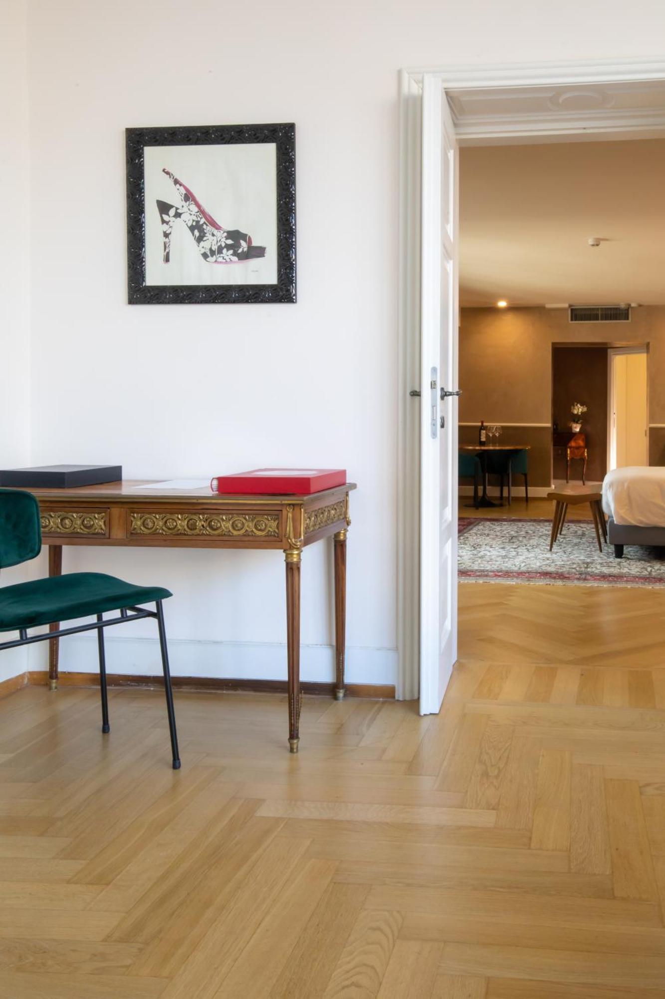 Vik Presidential Suite