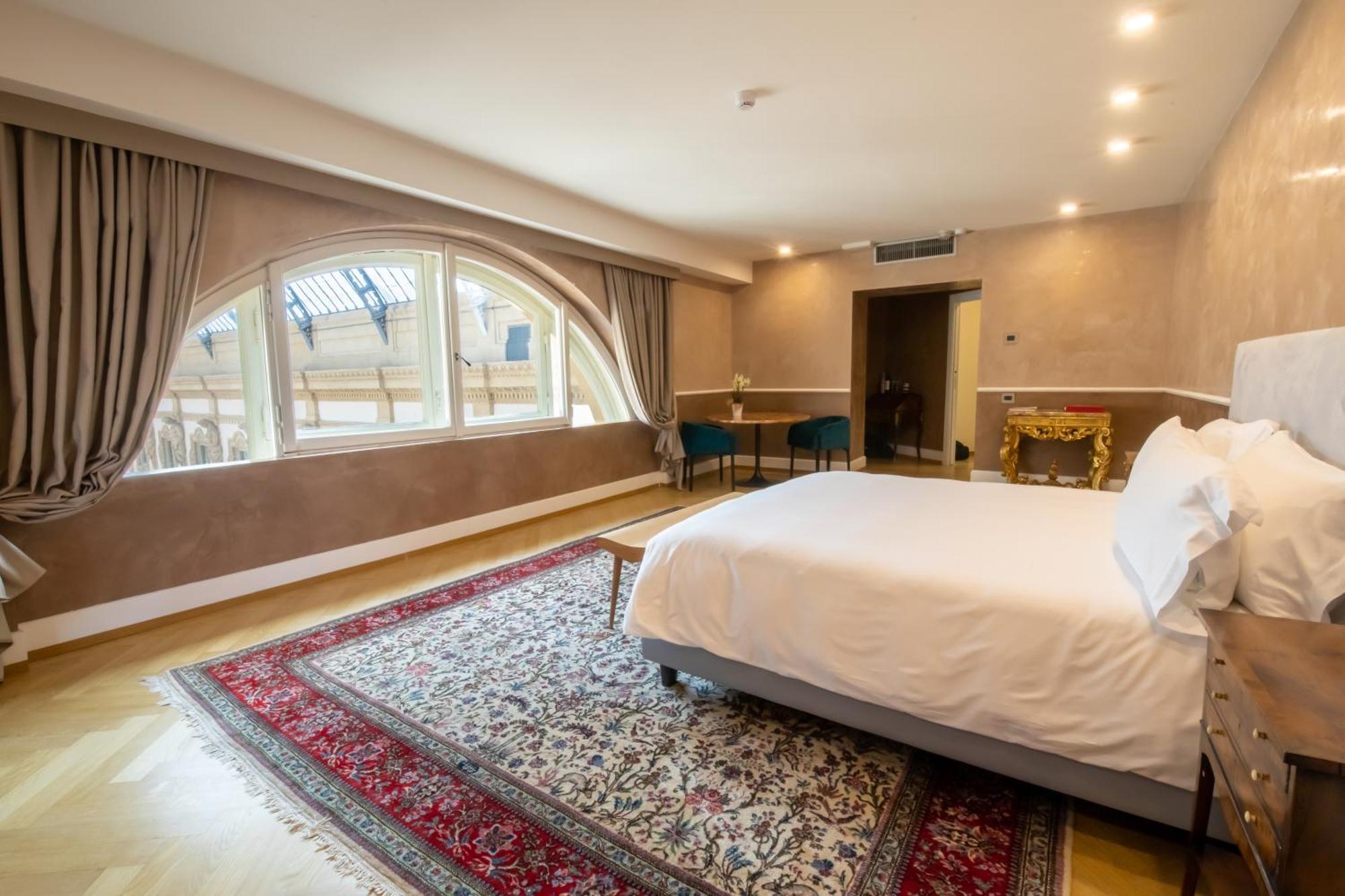 Vik Presidential Suite