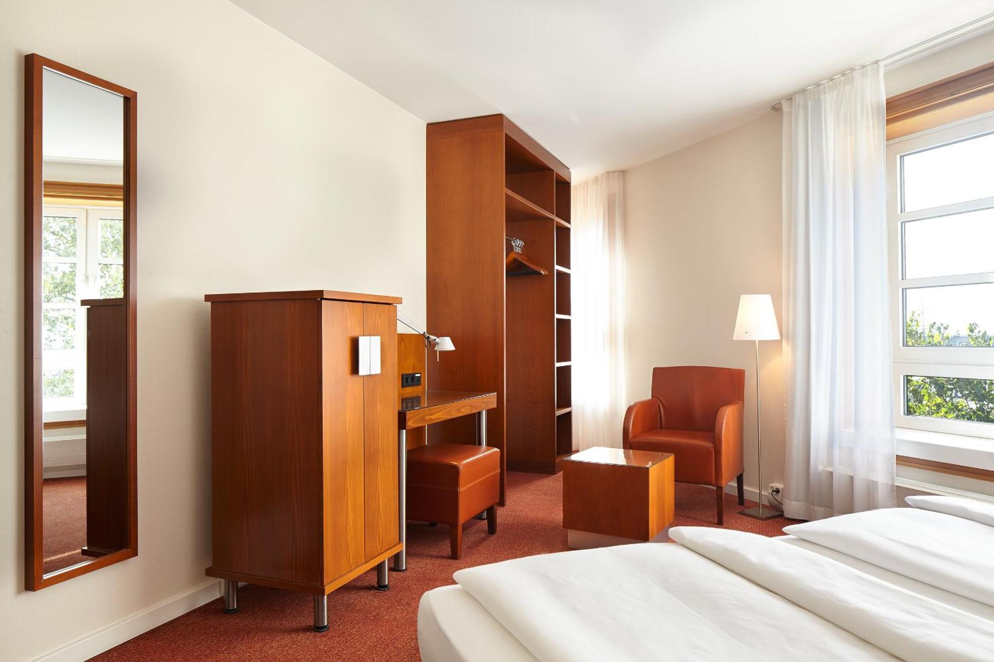 Commander Single Room