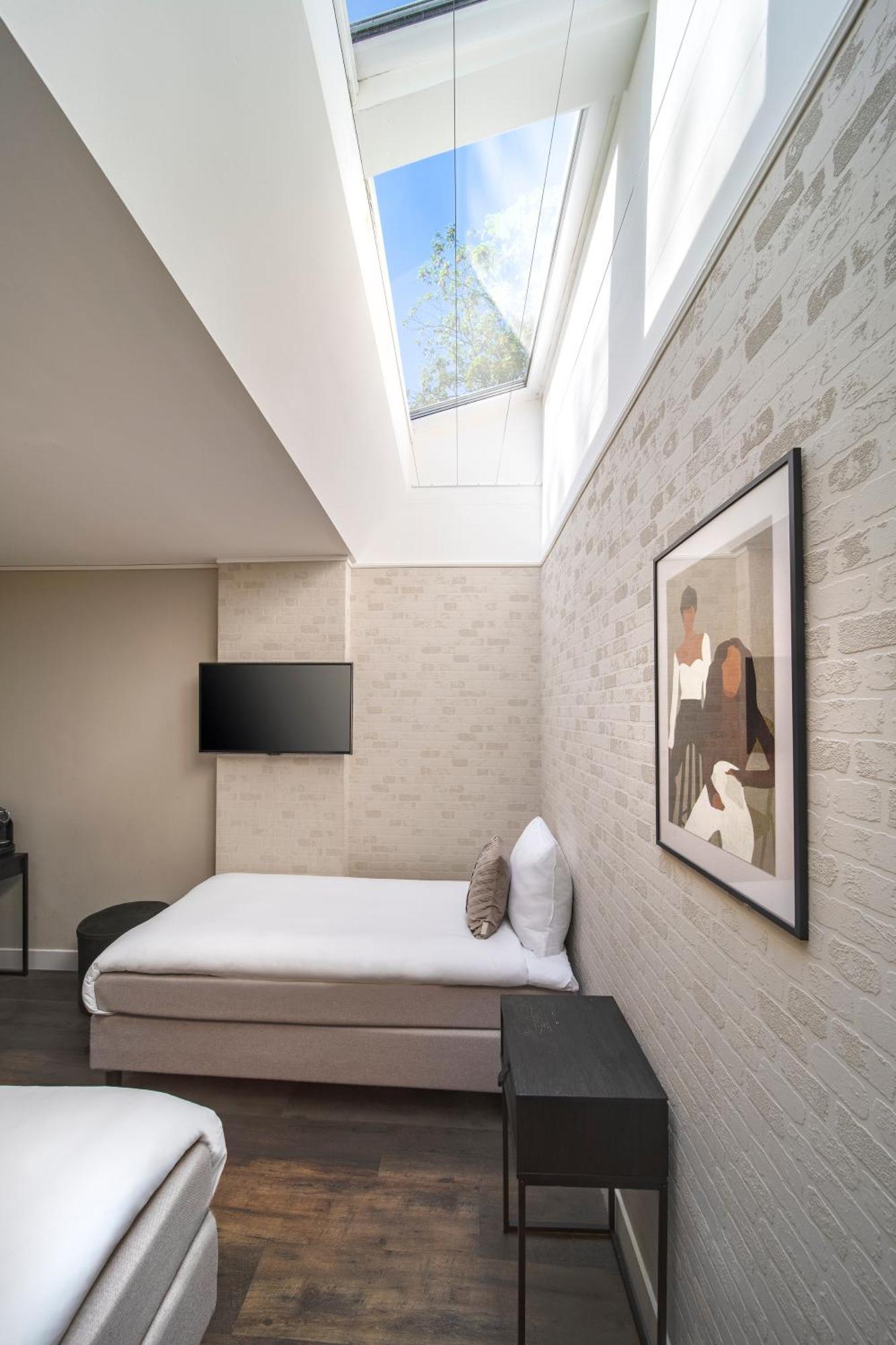 Ground Floor Triple Room without windows