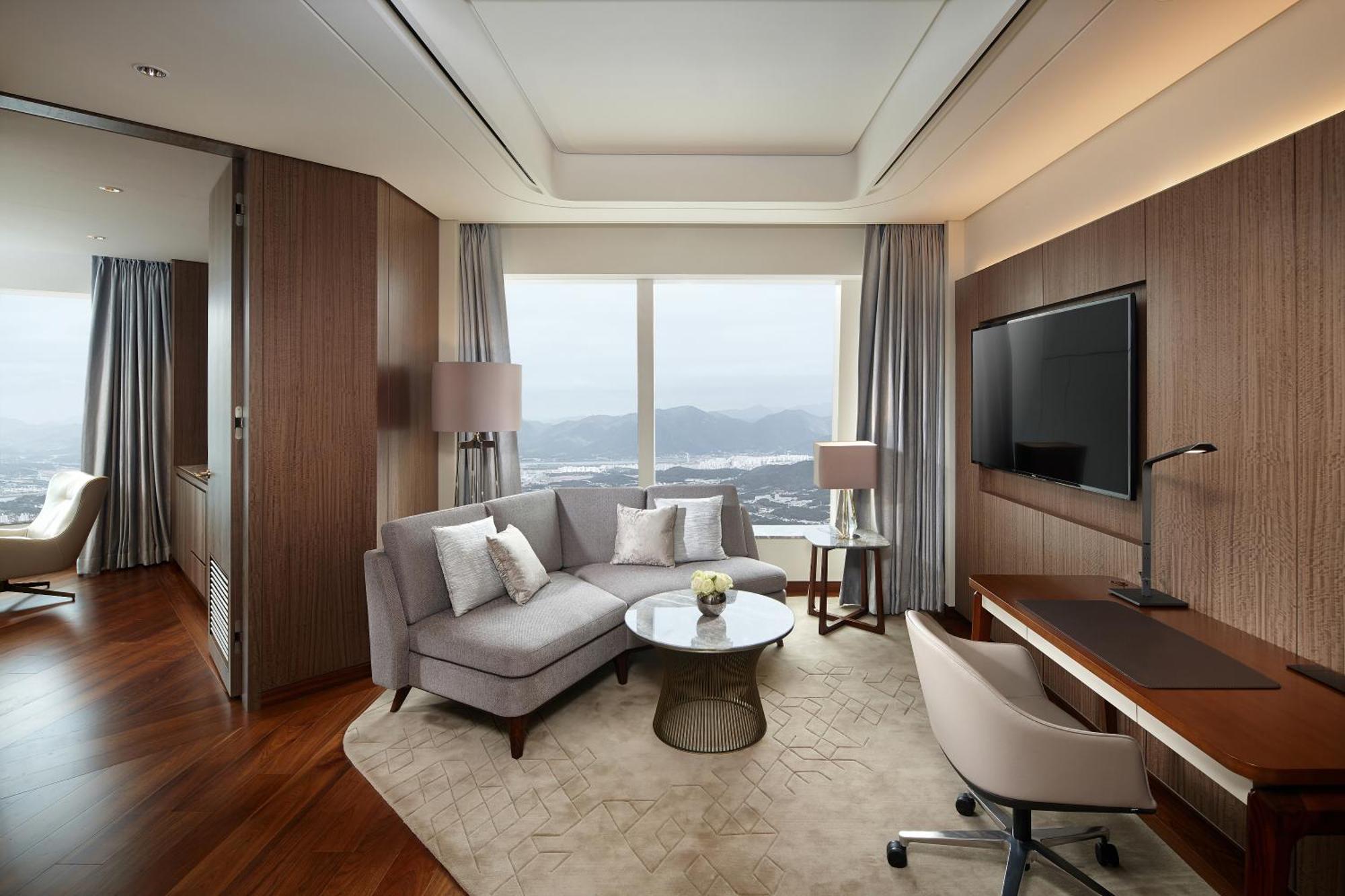 Deluxe Suite Twin