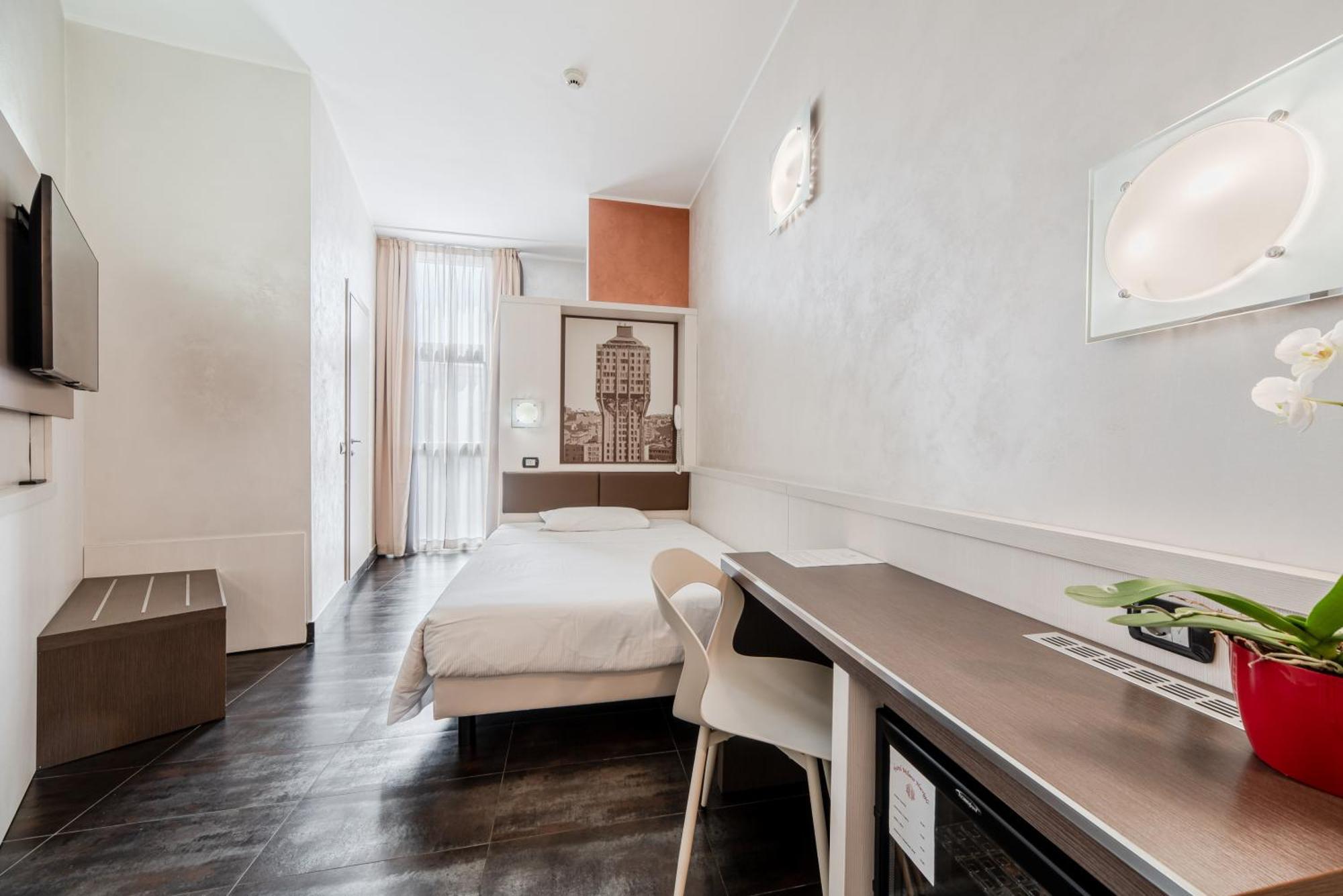 Small Double Room,1613424964:JPEG