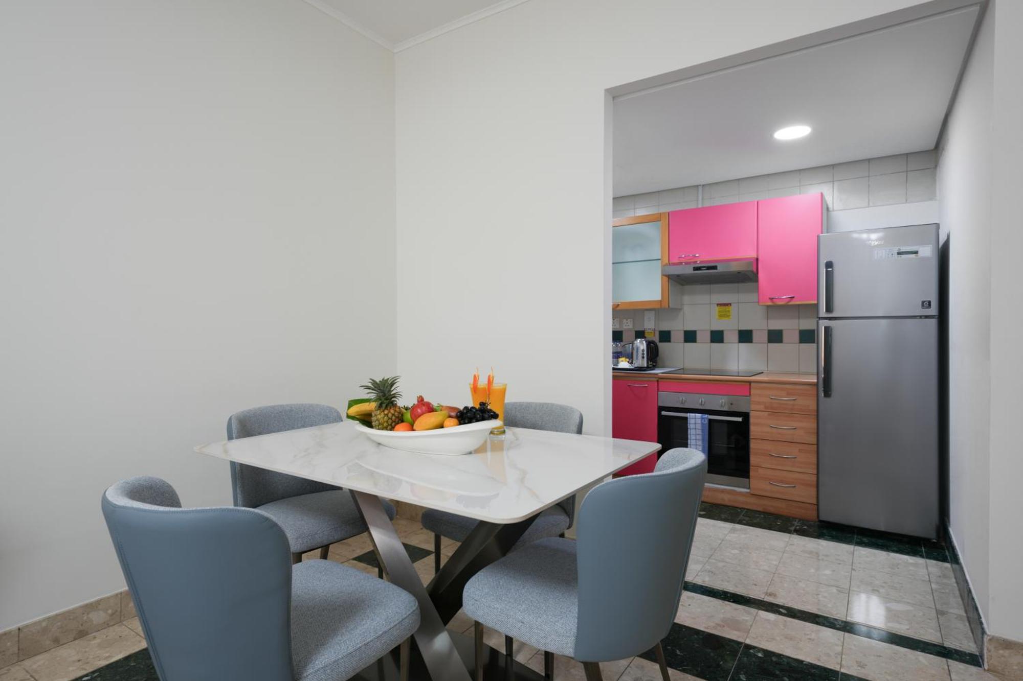 Deluxe One-Bedroom Apartment