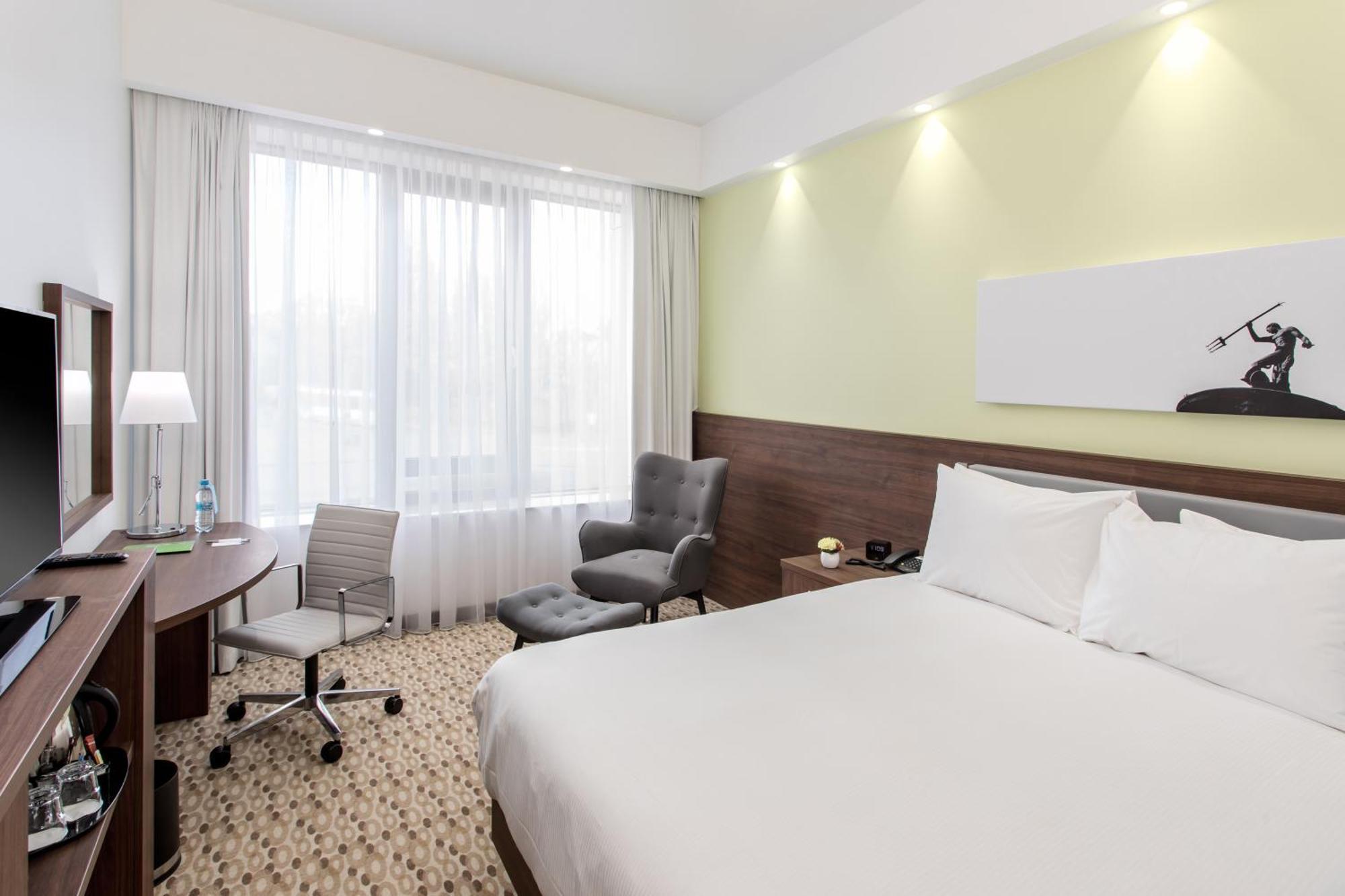 Queen Room Accessible