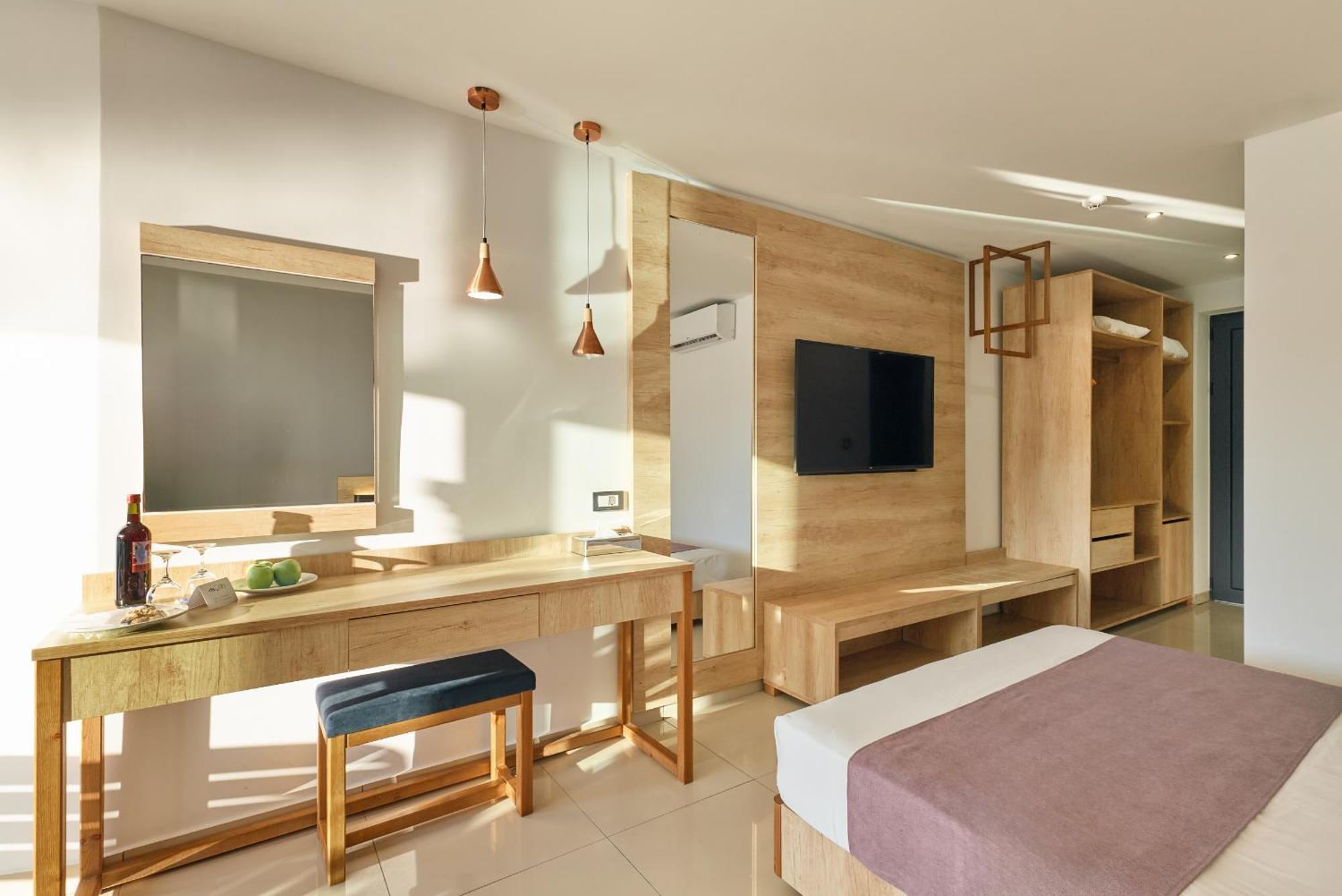 Superior Double Room Sharing Pool