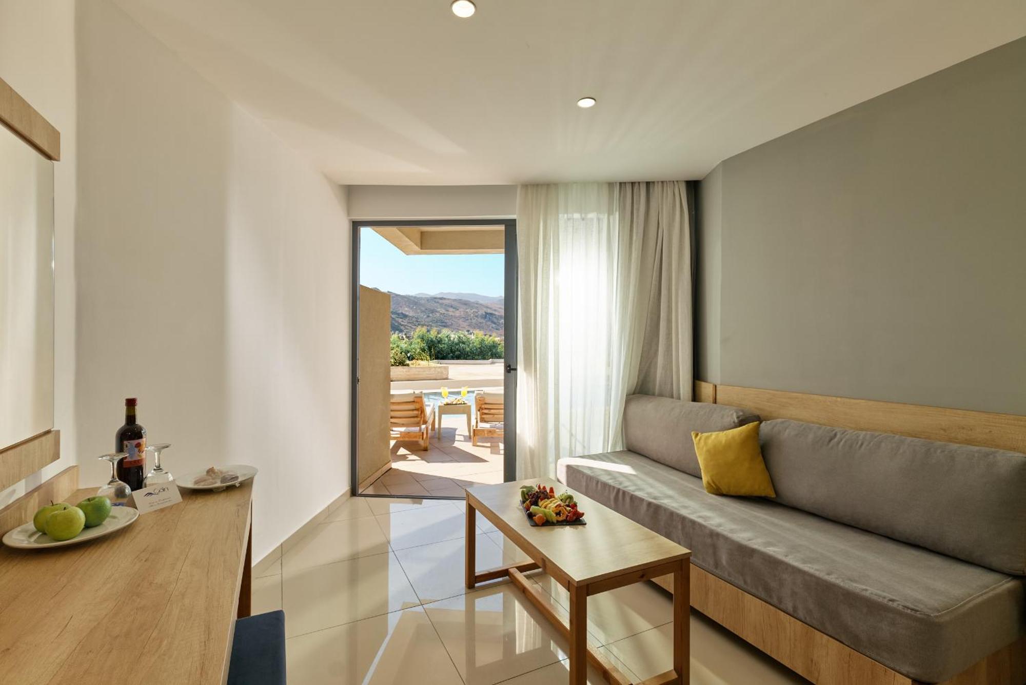 Superior Double Room Sharing Pool