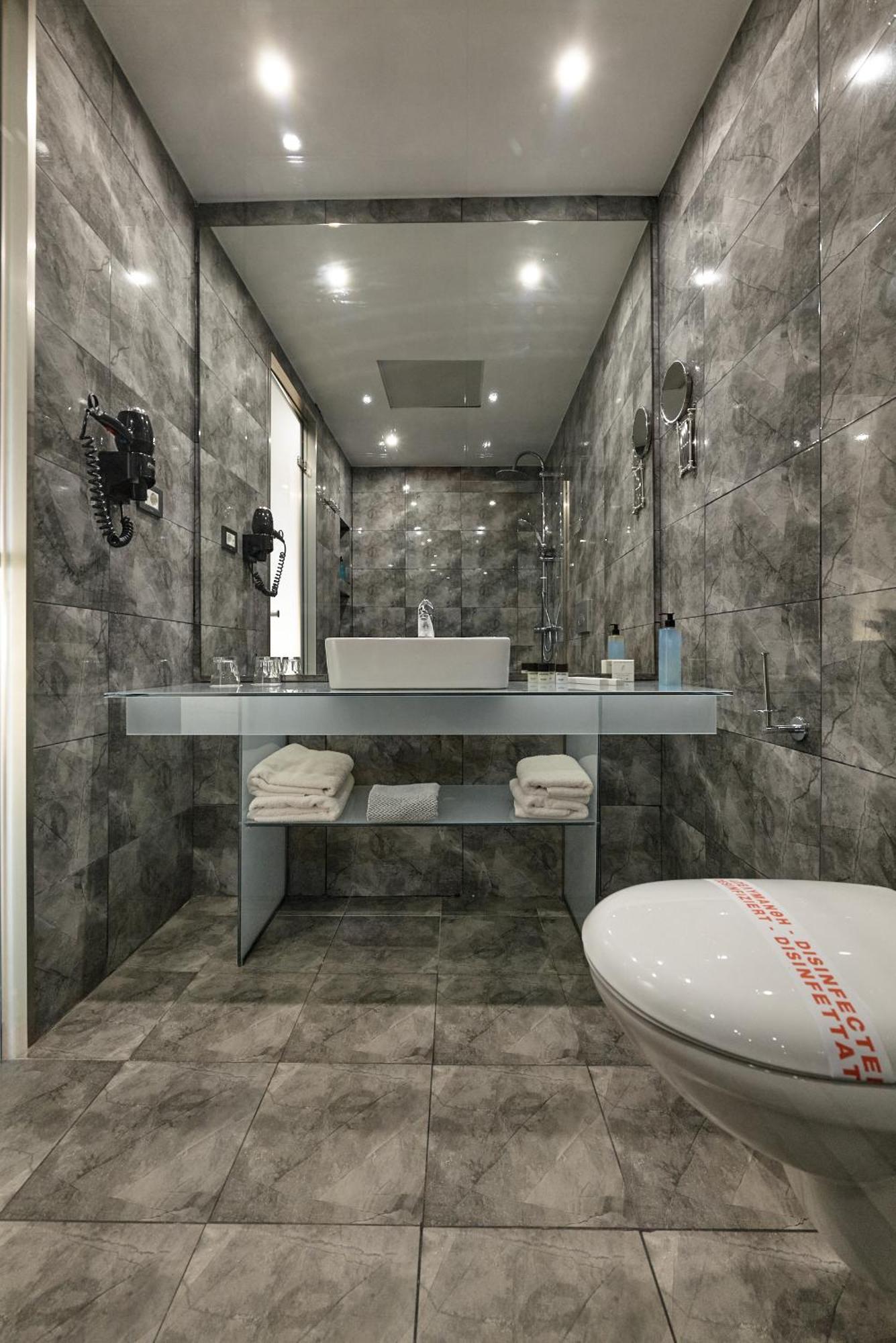 Superior Double Room Sharing Pool