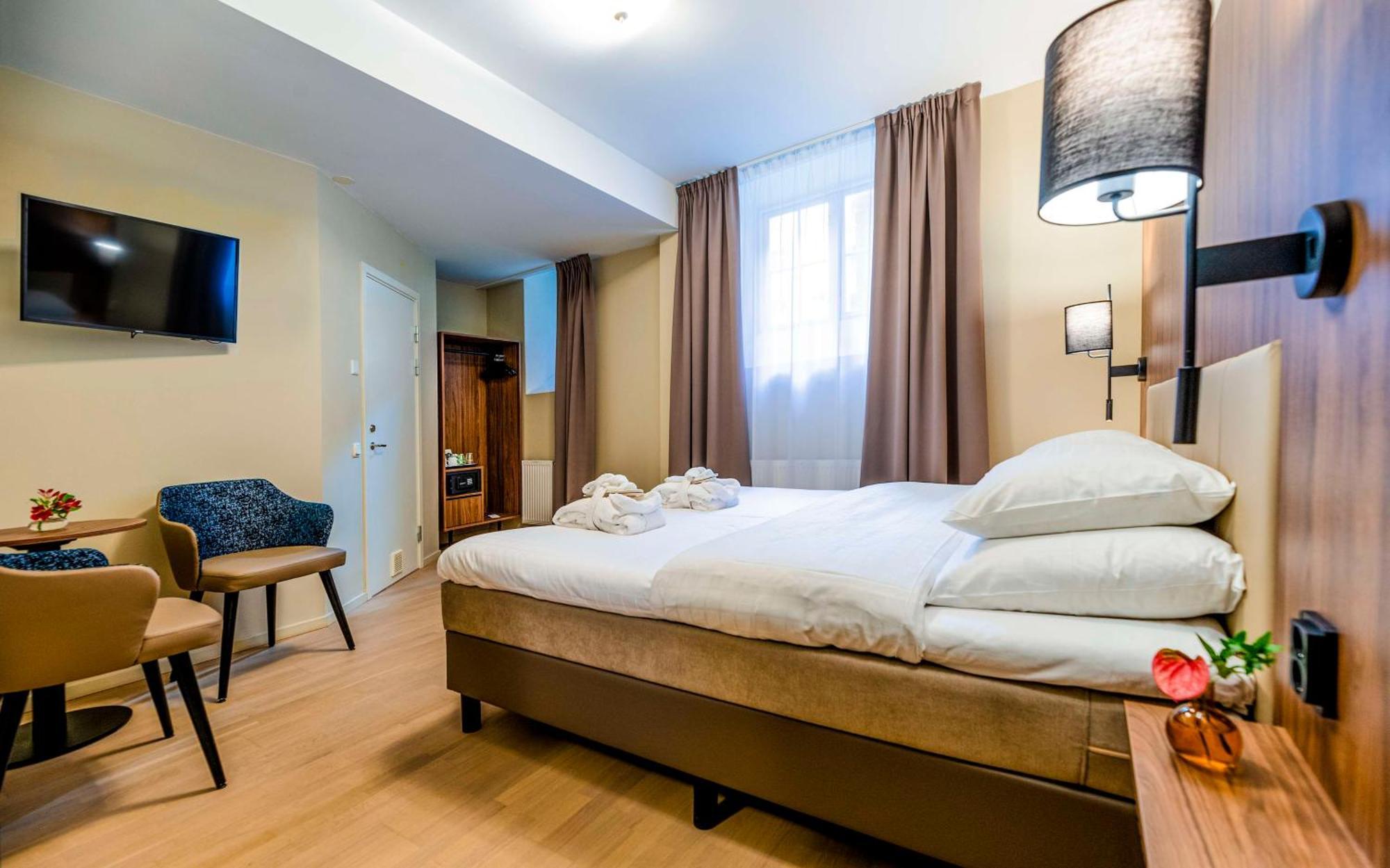 Double Room No Window