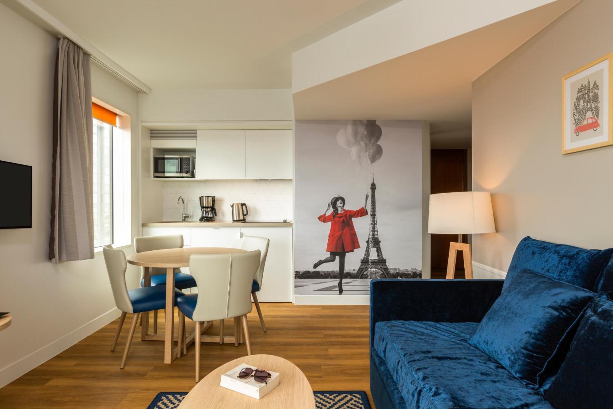 One-Bedroom Apartment View on Eiffel Tower