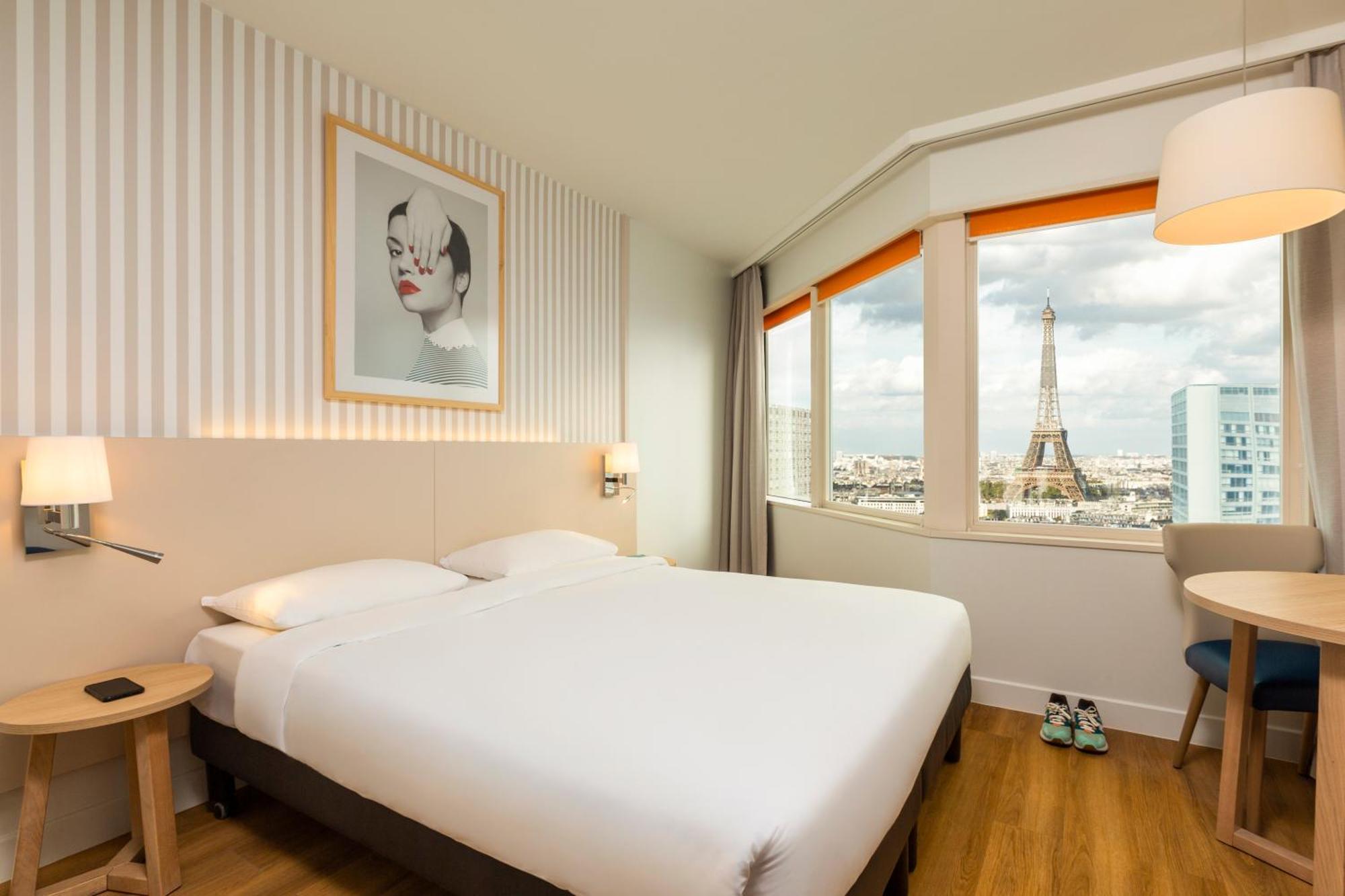 Studio Eiffel Tower View