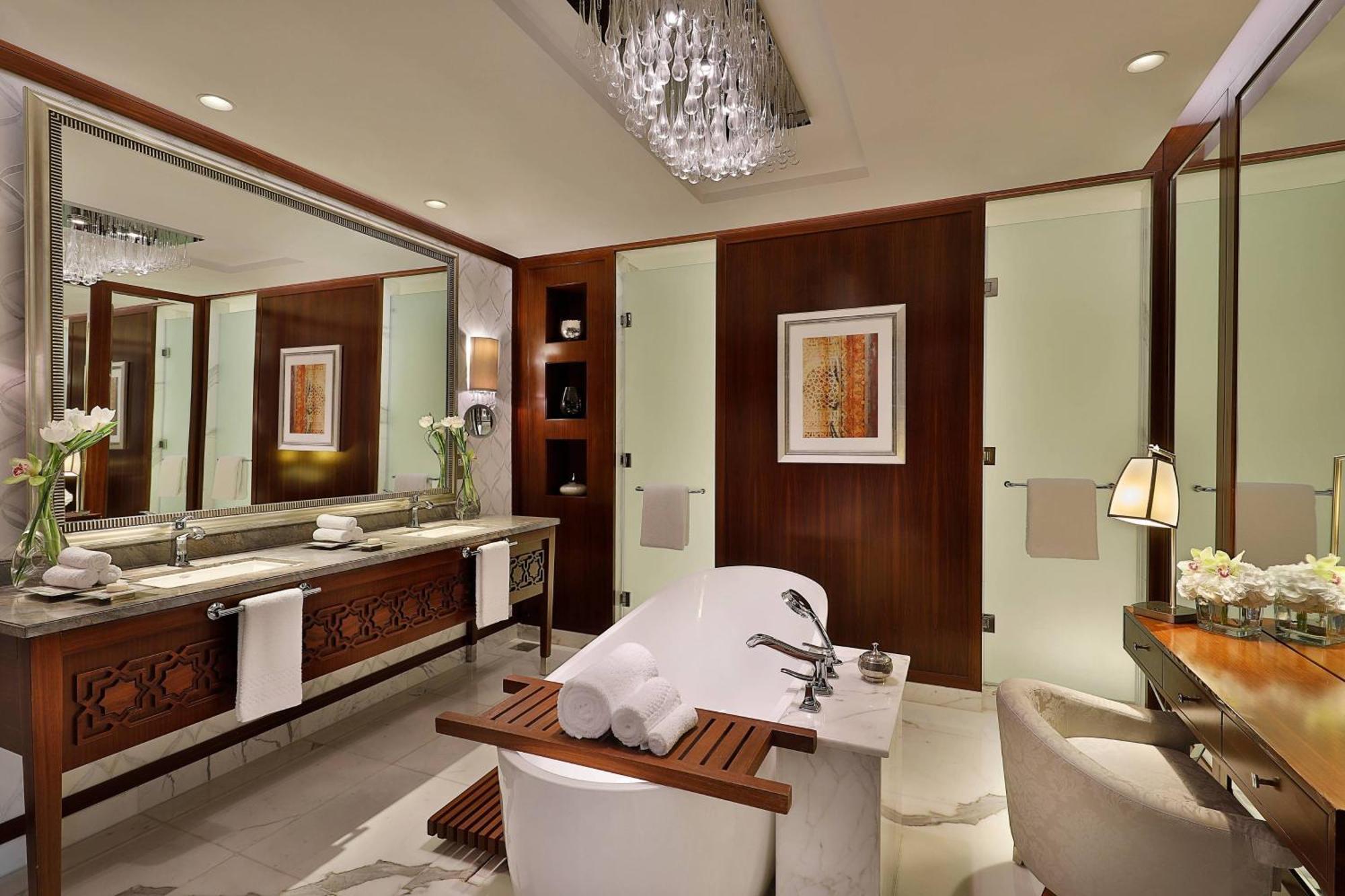 Emirates Suite 1 King Bed Club Lounge Access 5 Culinary Presentations Including Flowing Beverages
