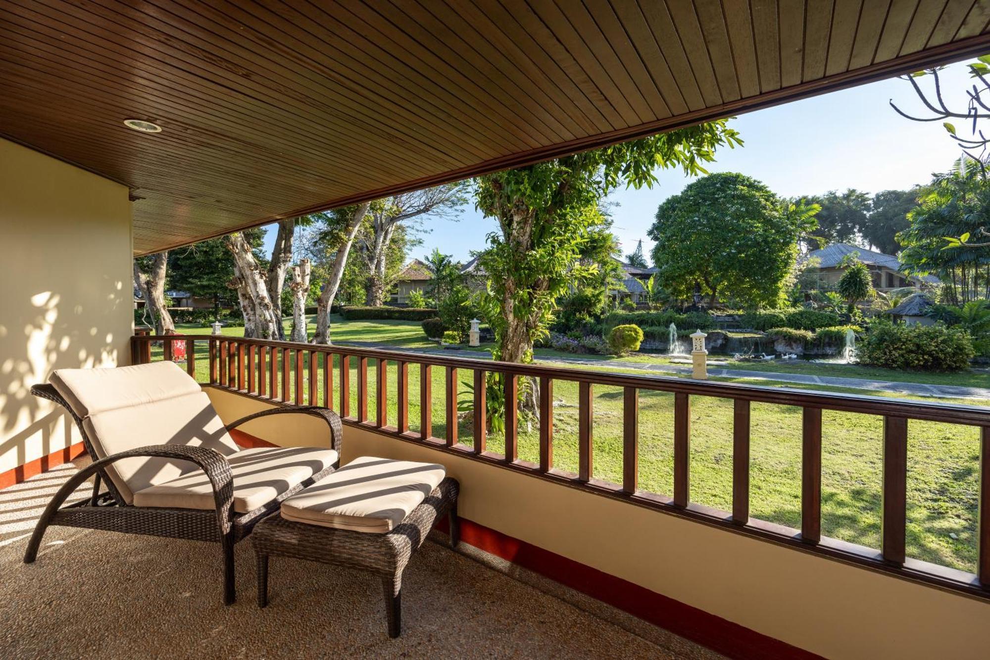 Suite Club Room