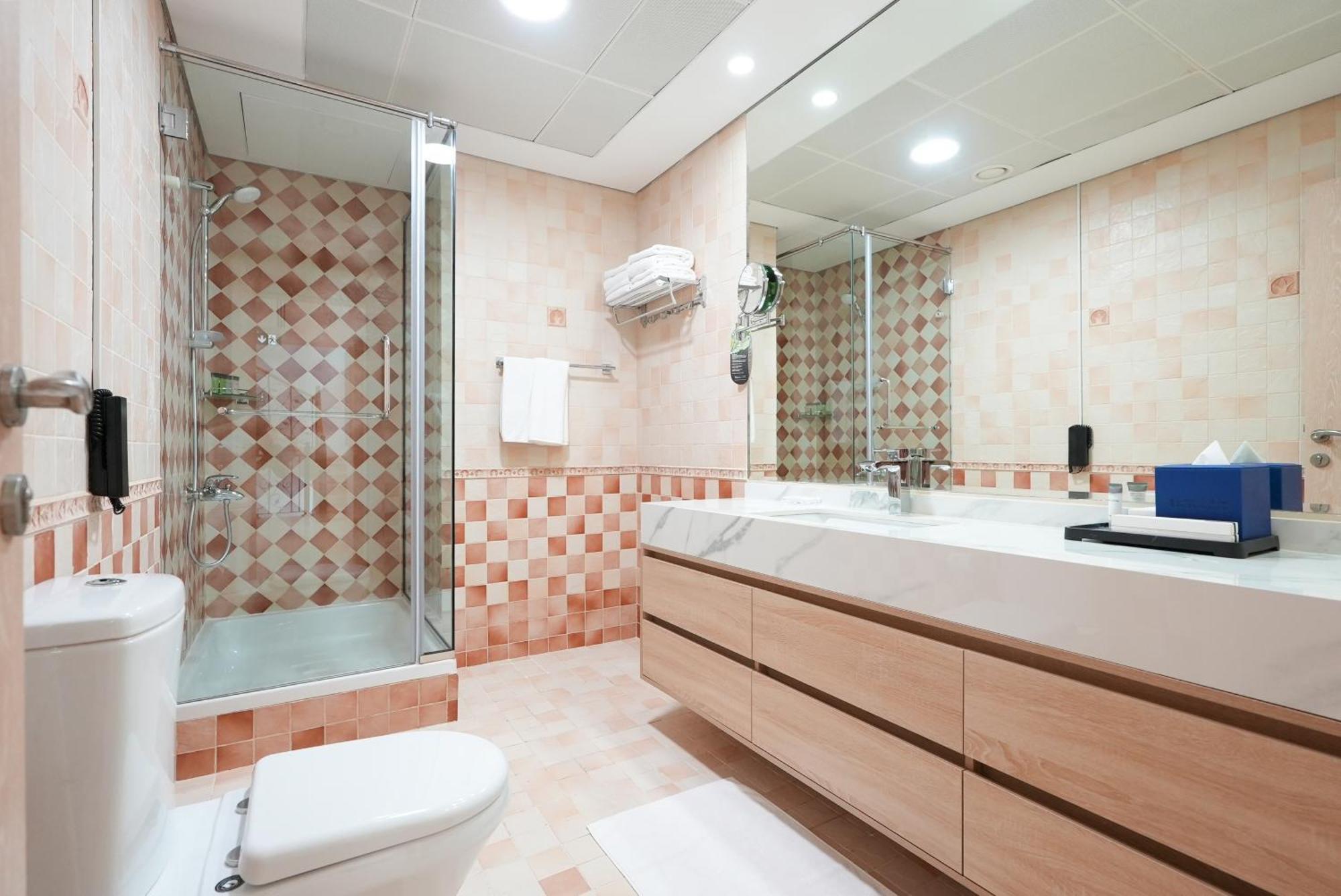 Majestic Private Pool Five Bedroom Suite on F&B Heart of Kite Beach