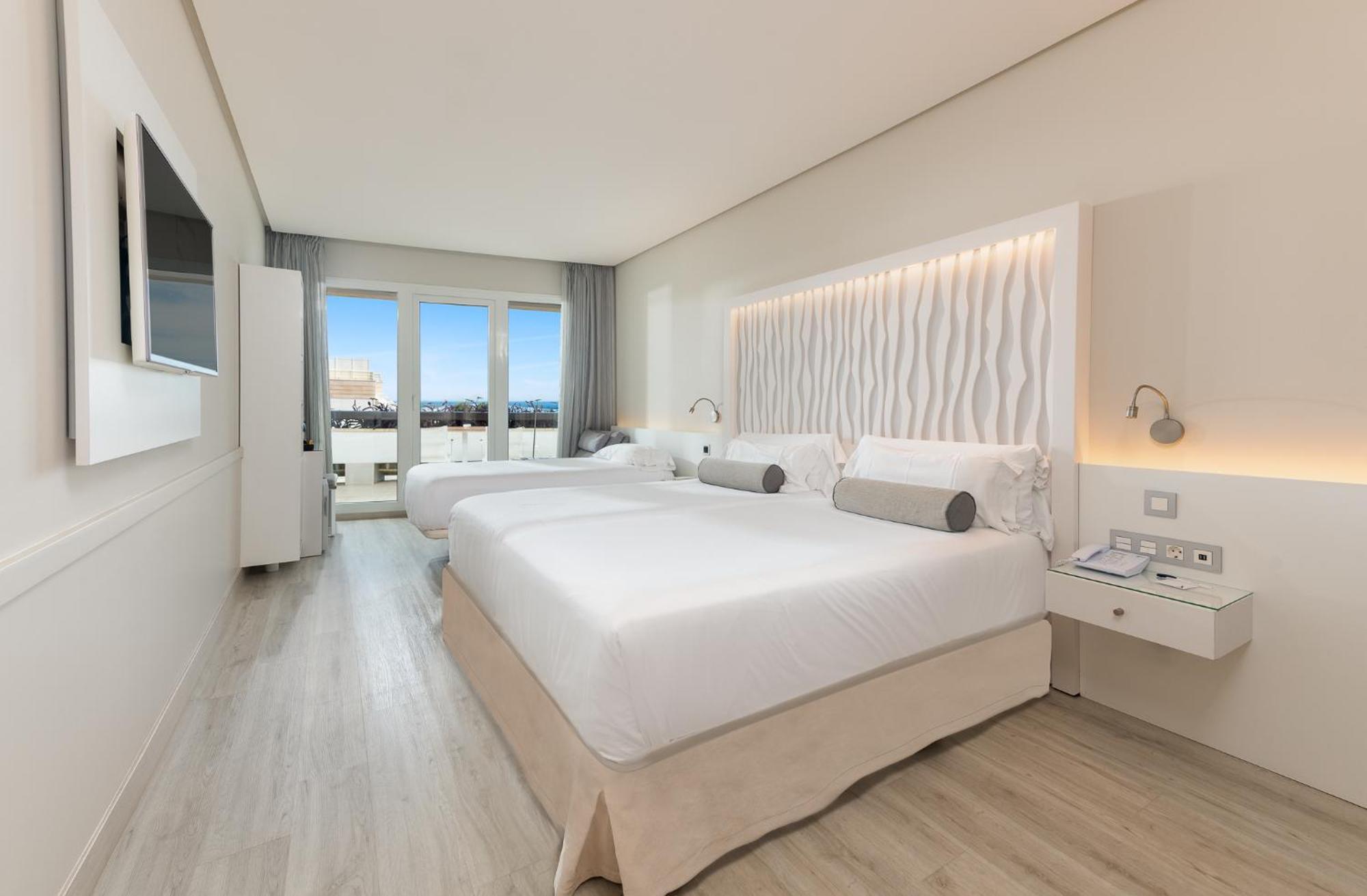 Keep the secret Extra Bed Side Sea View