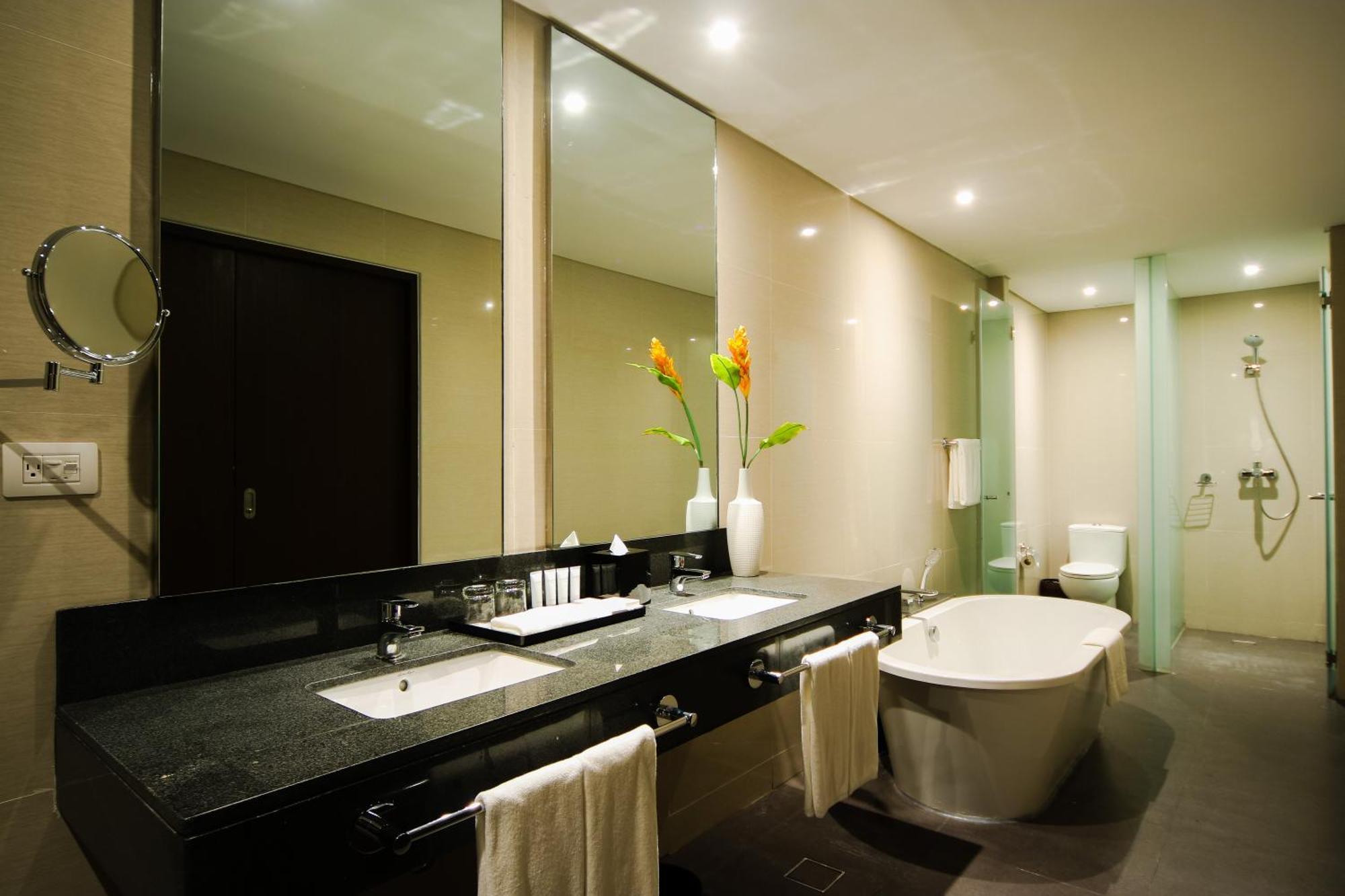 Executive Suite,1617496104:JPEG