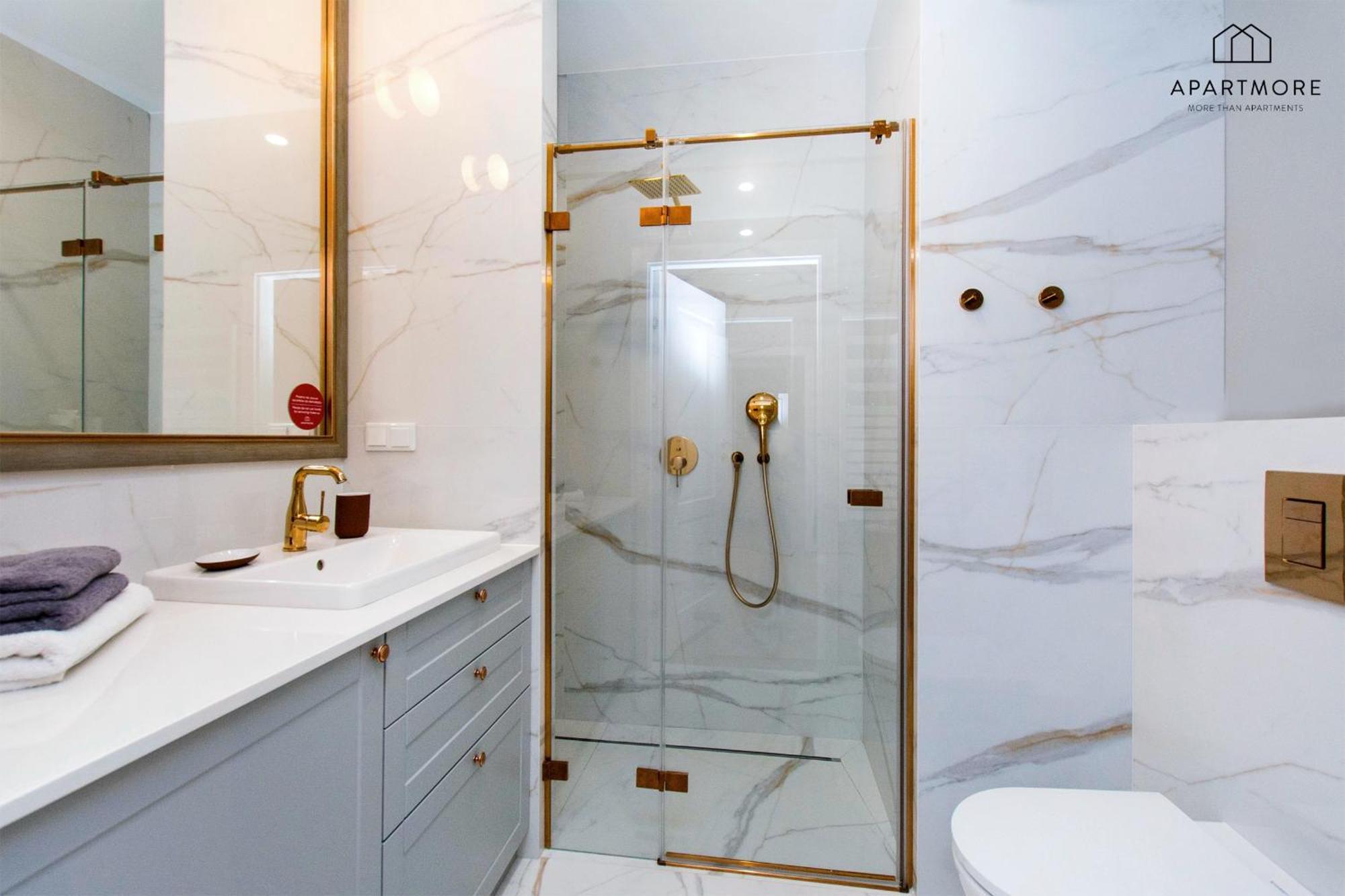 Superior One-Bedroom Apartment with Balcony,1617629484:JPEG