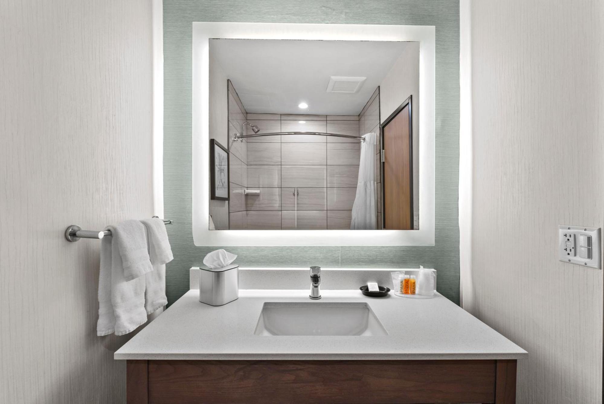 One-Bedroom Suite,1617842730:JPEG