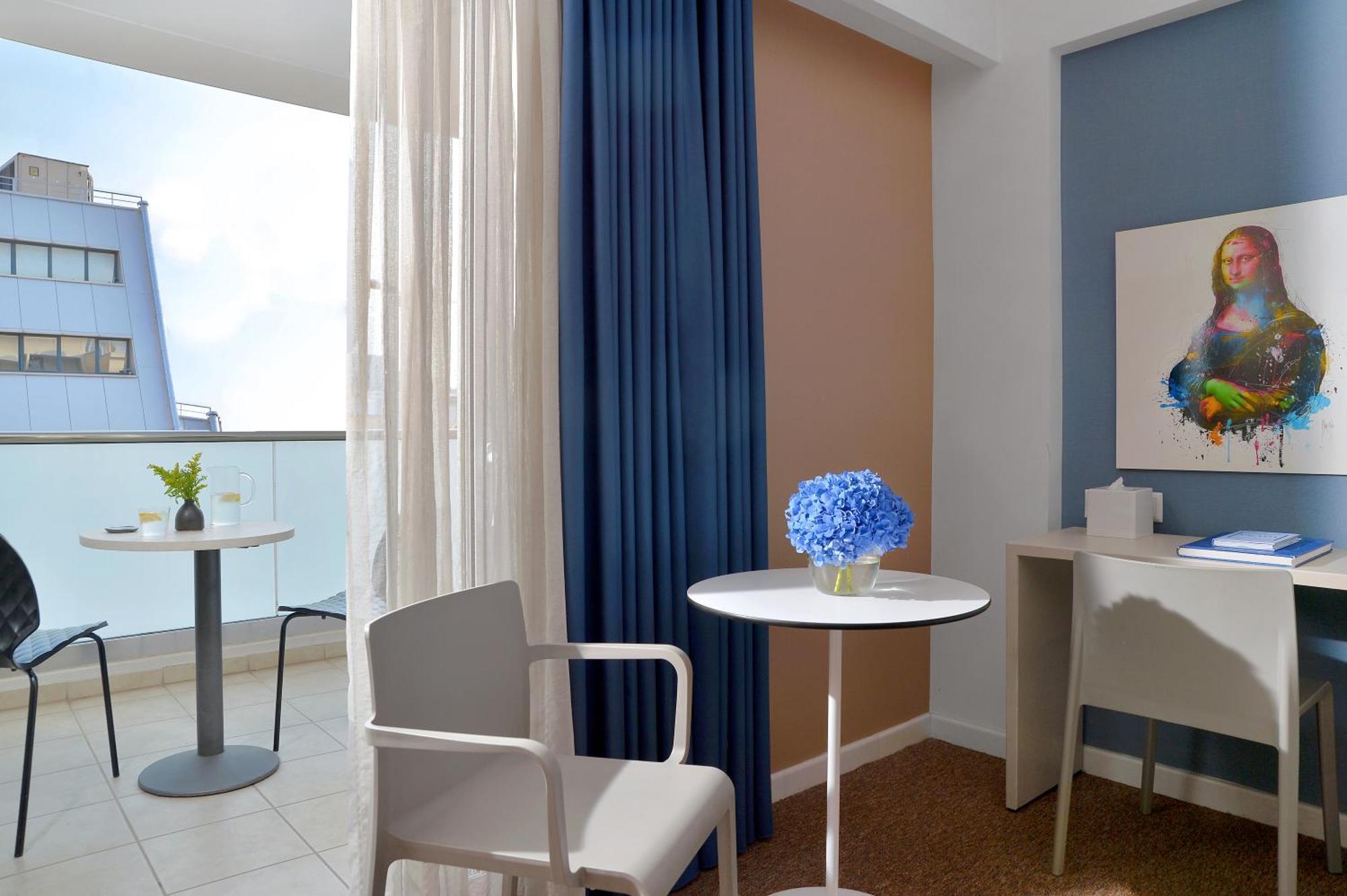 Superior balcony