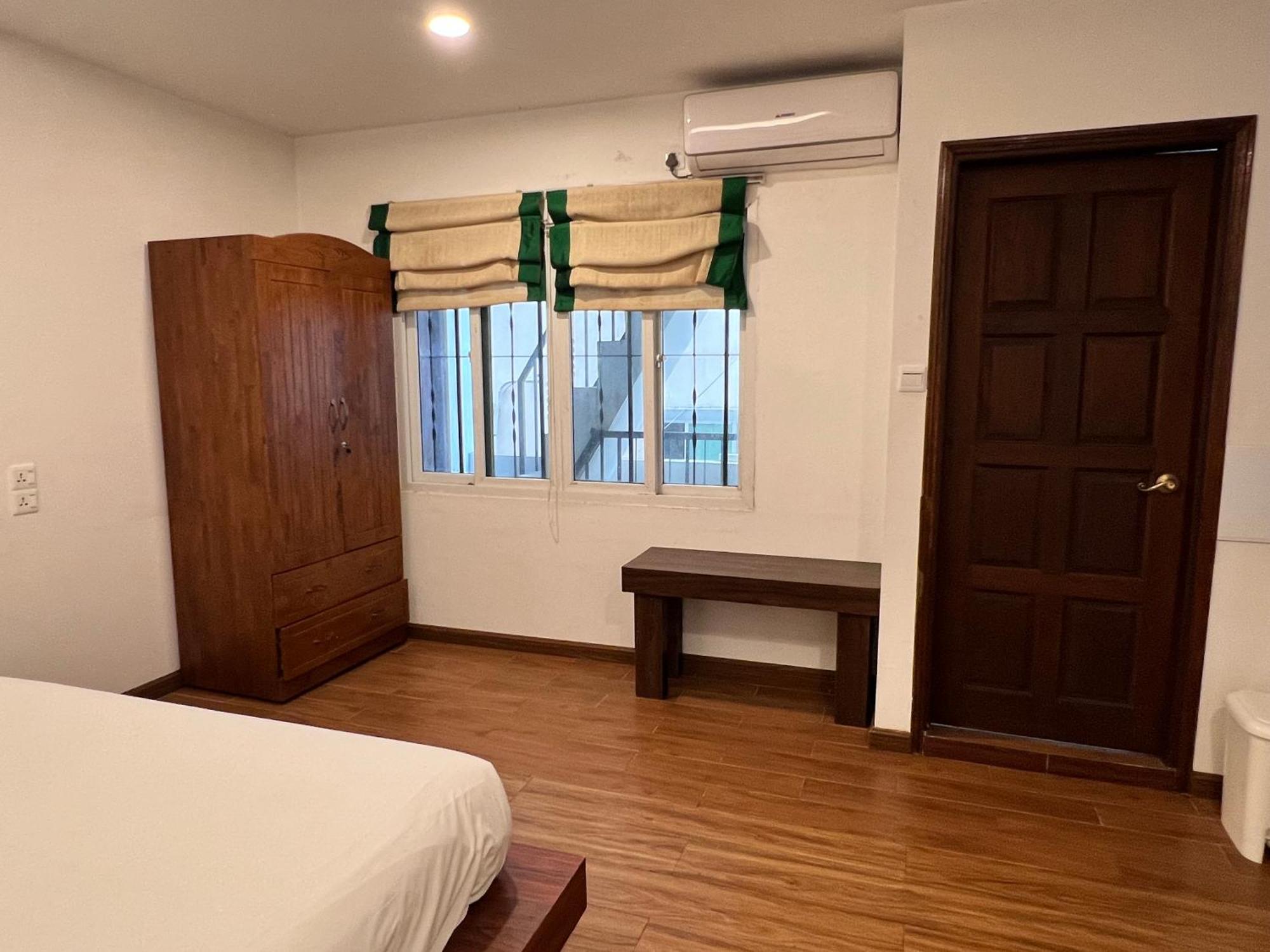 Standard Queen Room - Free Breakfast,1618740122:JPEG