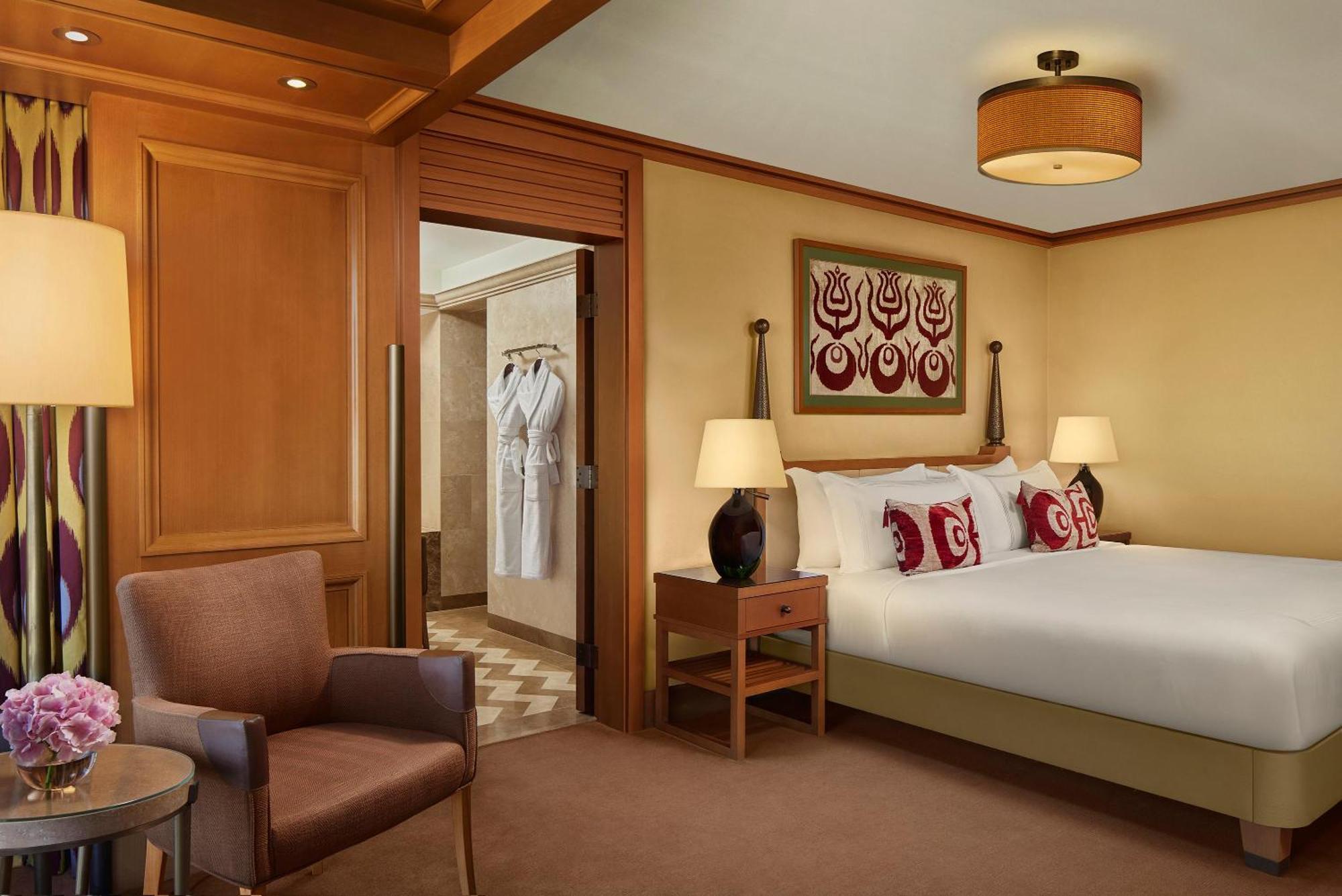 Deluxe Partial Sea View Room King Bed