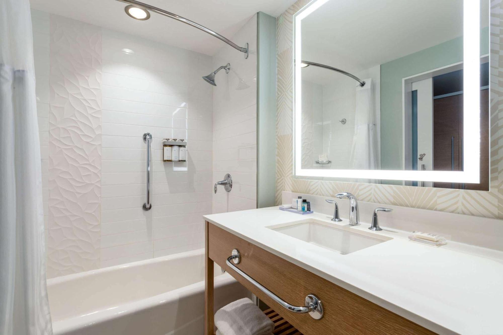 Rom Deluxe med king-size-seng og utsikt over Intracoastal Waterway