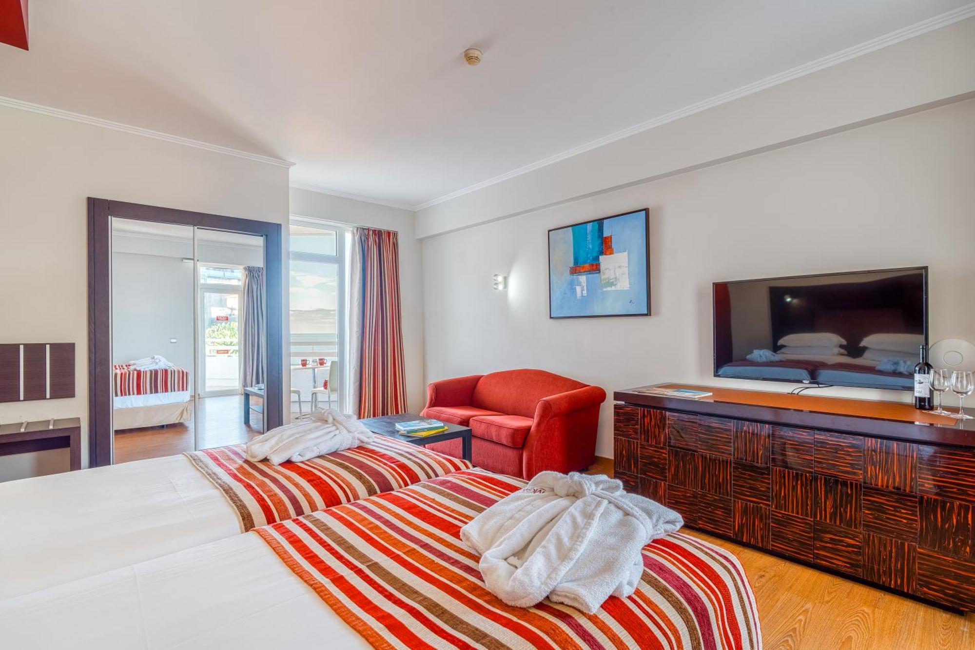 Deluxe Double or Twin Room Sea View,1619167661:JPEG