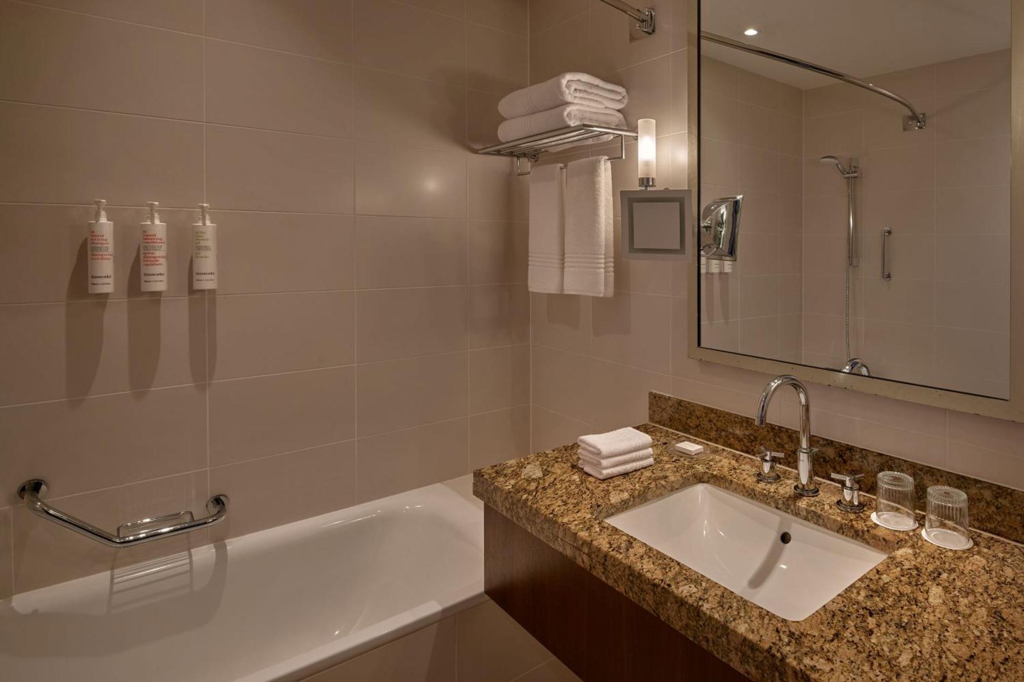 Junior Suite M Club Lounge Access