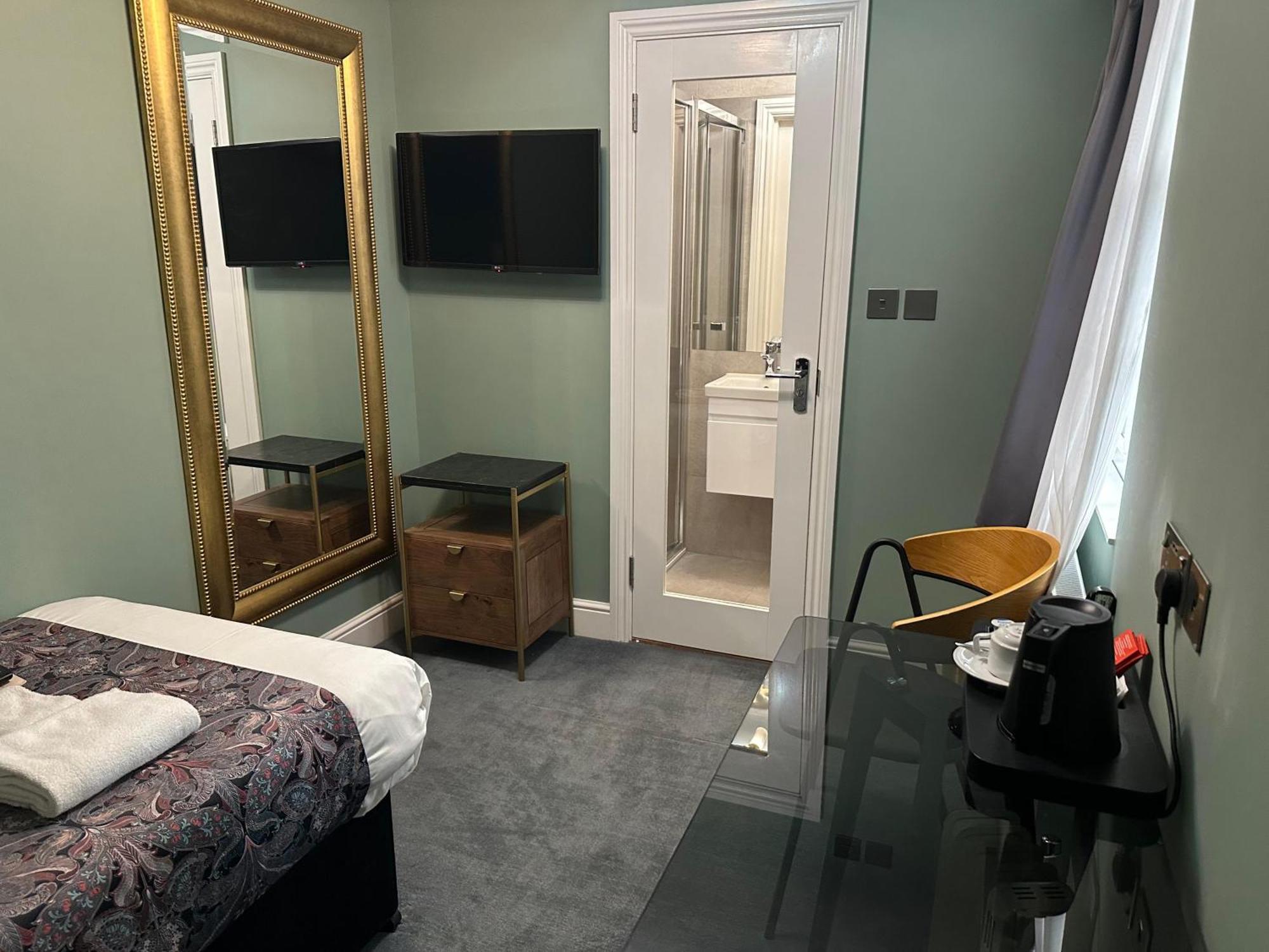 Deluxe Single Room